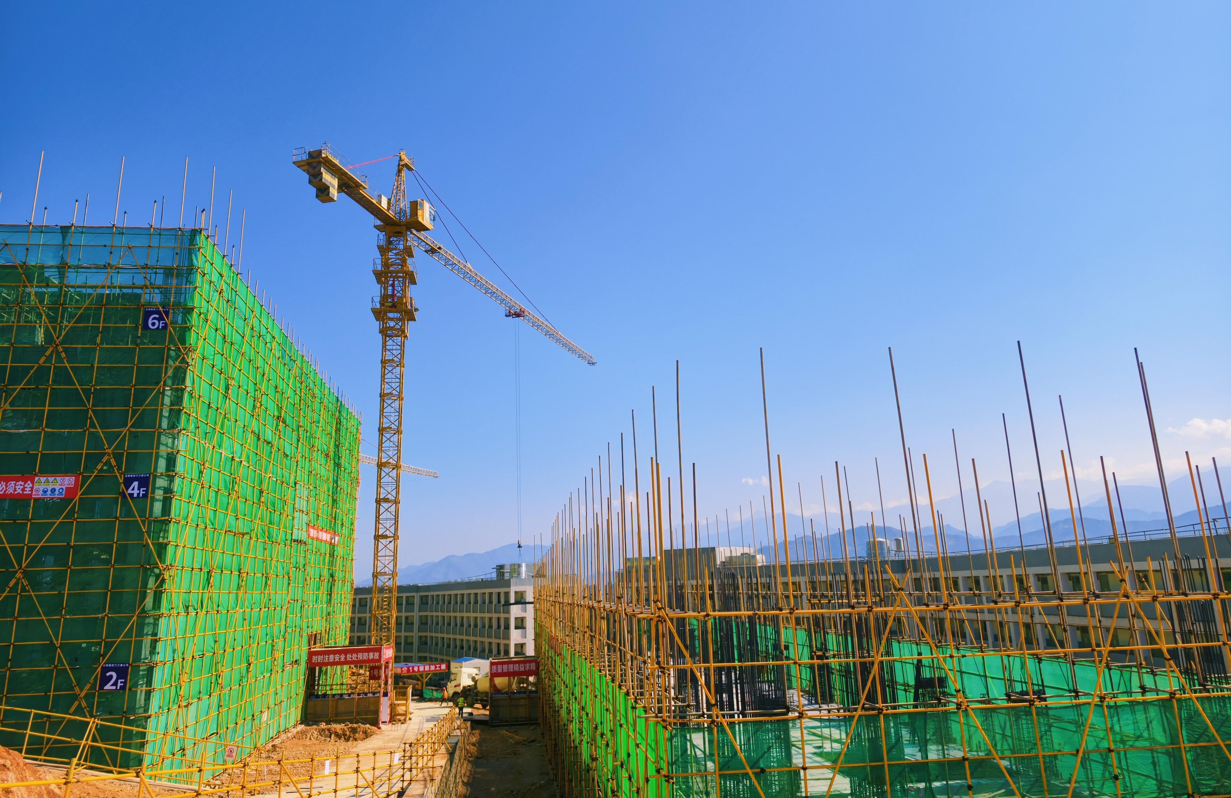 元陽縣住建局率隊到元陽二中項目觀摩交流