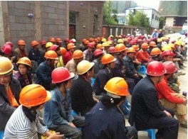 公司金域緹香花園項目現(xiàn)場組織農(nóng)民工安全培訓(xùn)再教育
