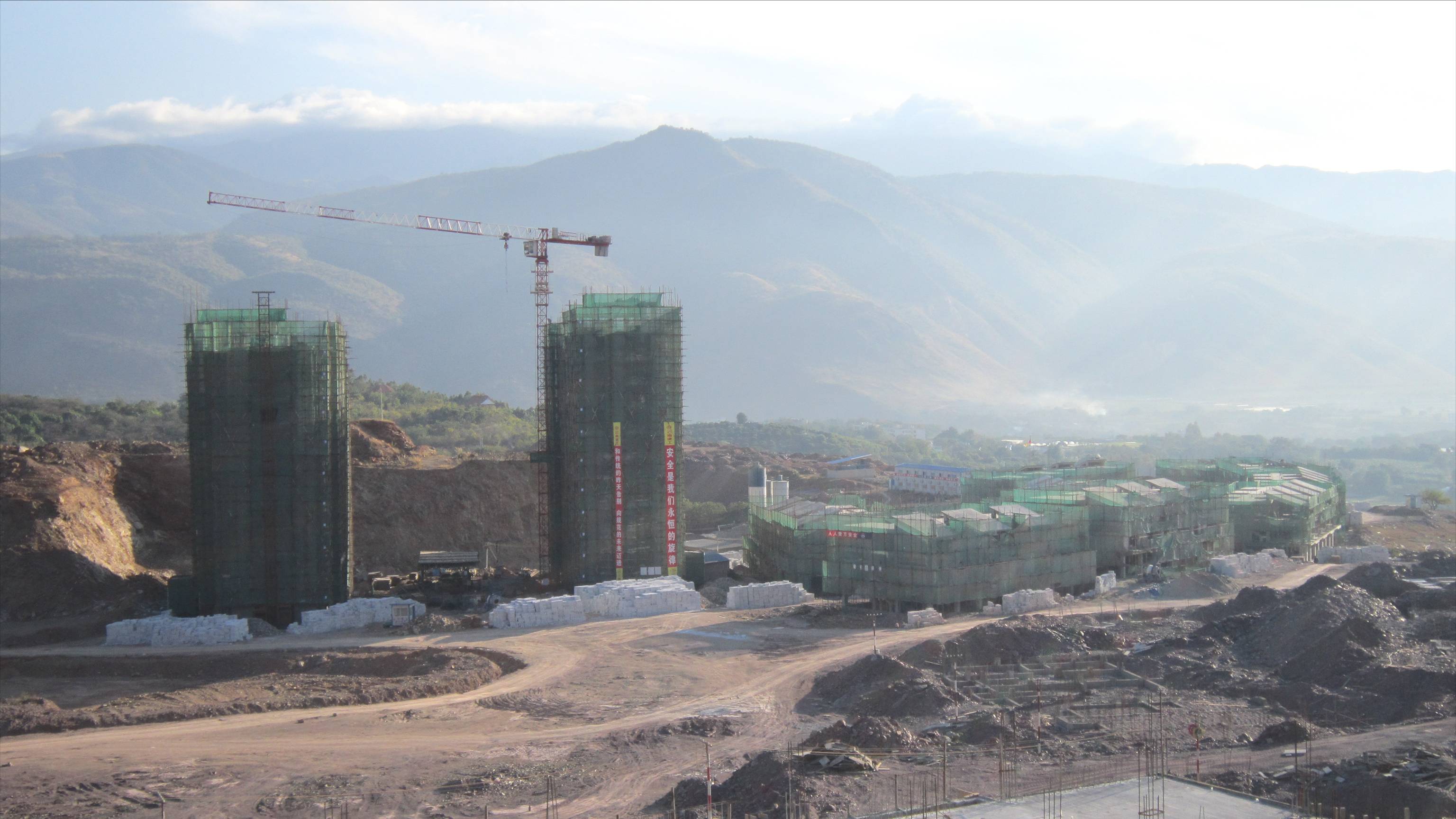 元江高橋小區(qū)一組率先封頂