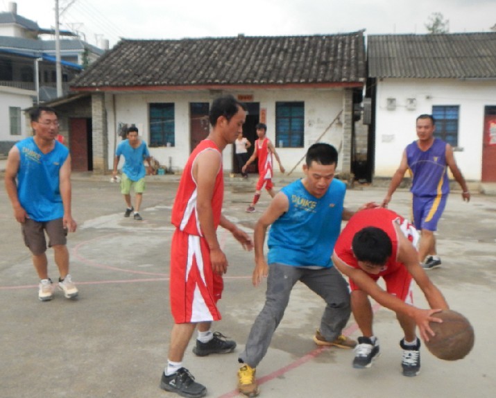 以籃球促友誼 增進(jìn)職工感情