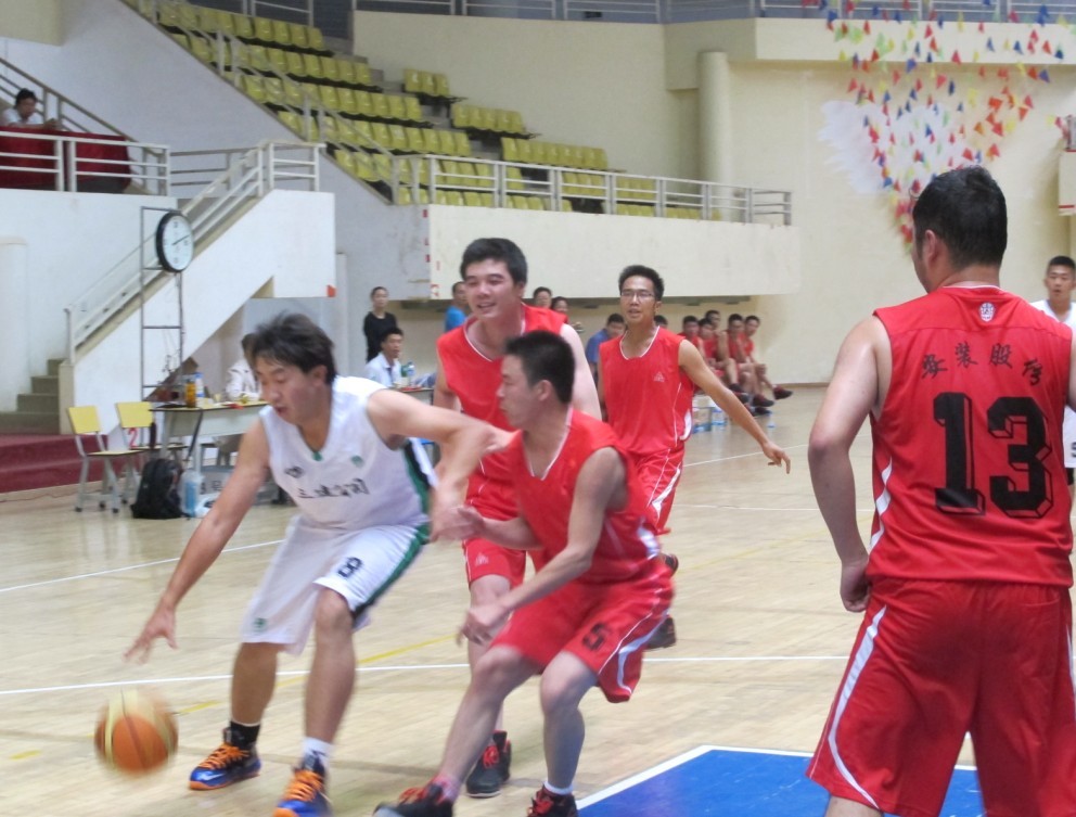 奮力拼博，永不言棄——建工杯男子籃球賽公司迎戰(zhàn)安裝公司