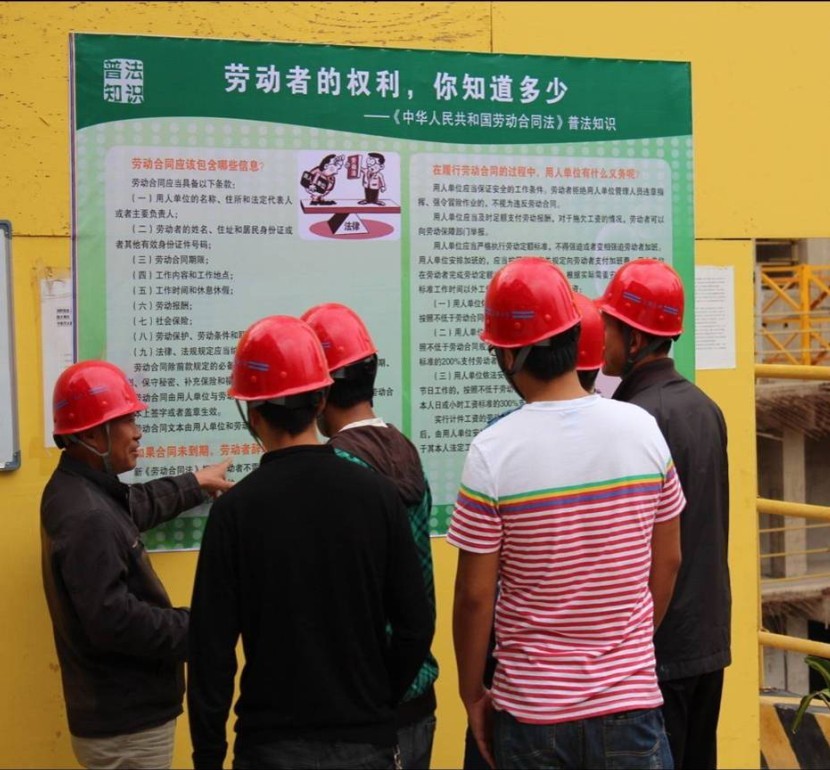 公司到第五直管項(xiàng)目部開展《勞動(dòng)合同法》普法宣傳活動(dòng)