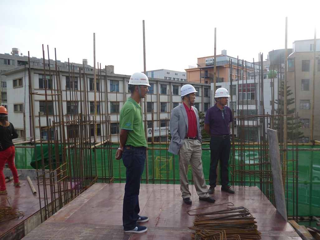 唐忠鴻調(diào)研氣象路經(jīng)濟房