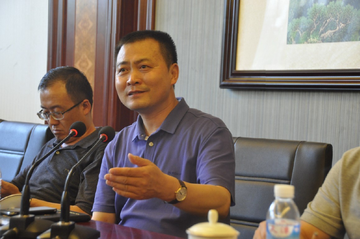 張戰(zhàn)國(guó)赴德宏保障房建設(shè)項(xiàng)目調(diào)研