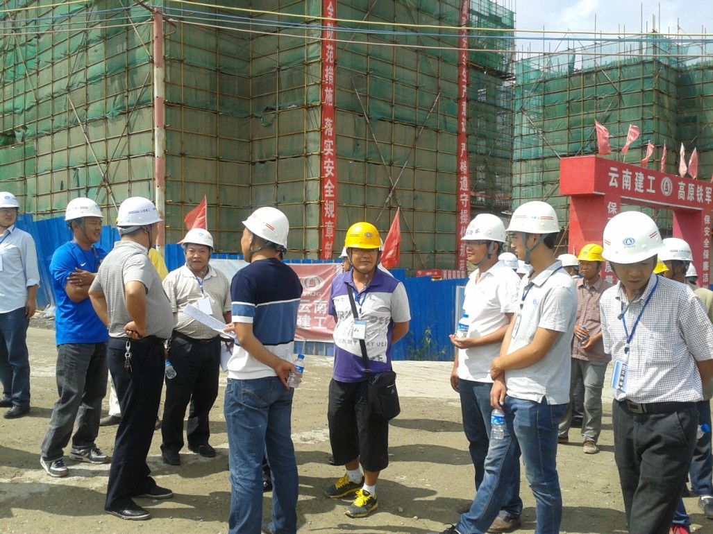鎮(zhèn)雄縣領(lǐng)導(dǎo)參觀鎮(zhèn)雄保障房項(xiàng)目