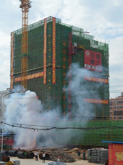 趙李家堆村城中村改造項(xiàng)目A4-1棟提前封頂