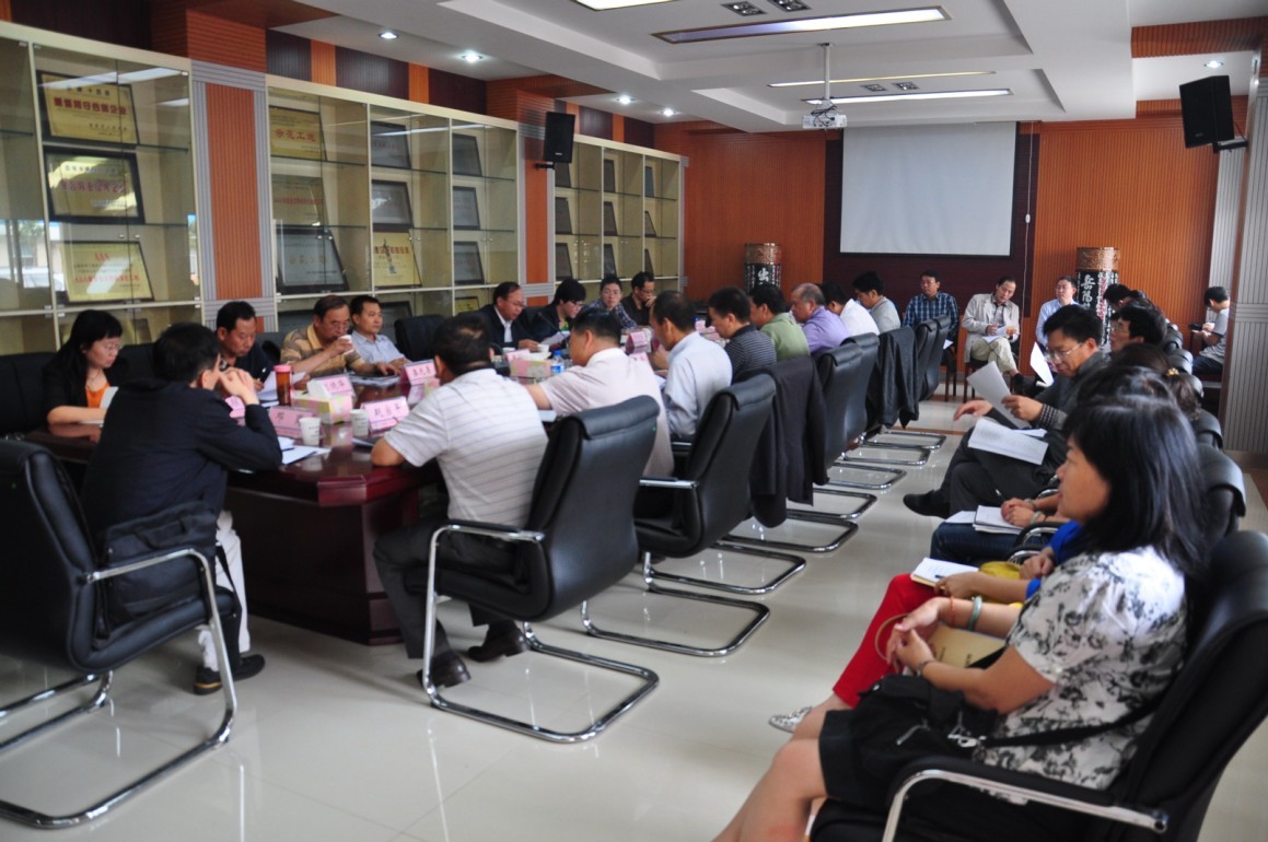 集團(tuán)公司黨委在公司召開(kāi)深入開(kāi)展黨的群眾路線教育實(shí)踐活動(dòng)第一環(huán)節(jié)總結(jié)交流推進(jìn)會(huì)