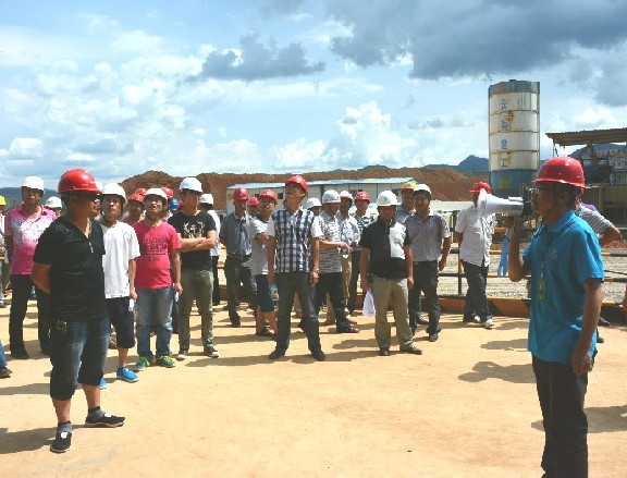 易門(mén)公租房二期項(xiàng)目舉行安全質(zhì)量標(biāo)準(zhǔn)化示范工地觀摩會(huì)