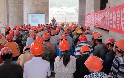 易門公租房舉行一線操作人員安全教育培訓(xùn)