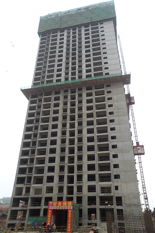 大波村城中村改造回遷安置房9棟號順利封頂