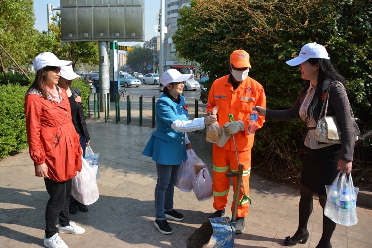 婦女節，“雷鋒”與我同行