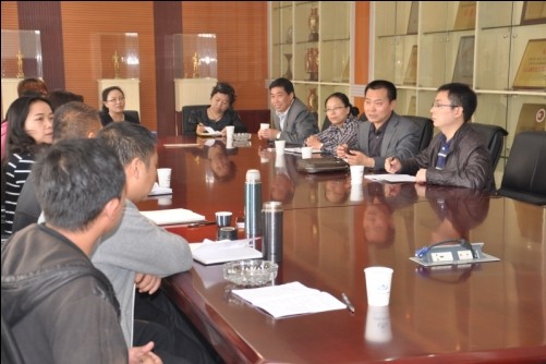 張戰國調研公司黨支部工作