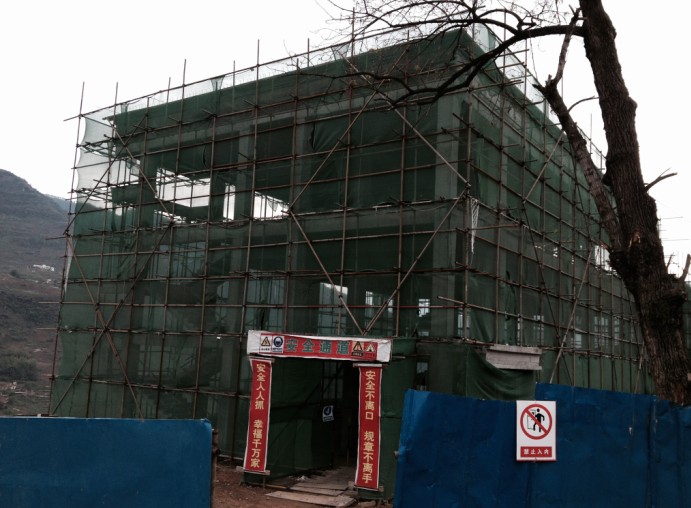 彝良災后重建教育系統首個學校主體封頂