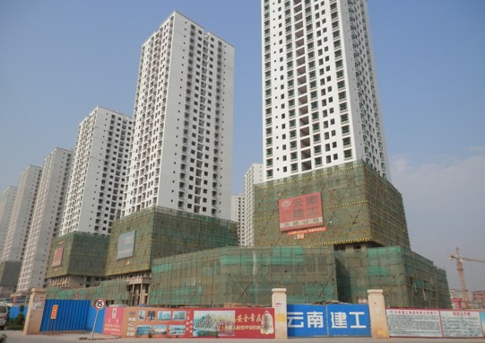 第十五直管部玉溪火車站2012年公租房項目1棟號爬架圓滿收官