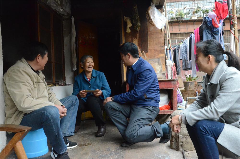 公司組織退休職工“冬送溫暖”慰問活動(dòng)