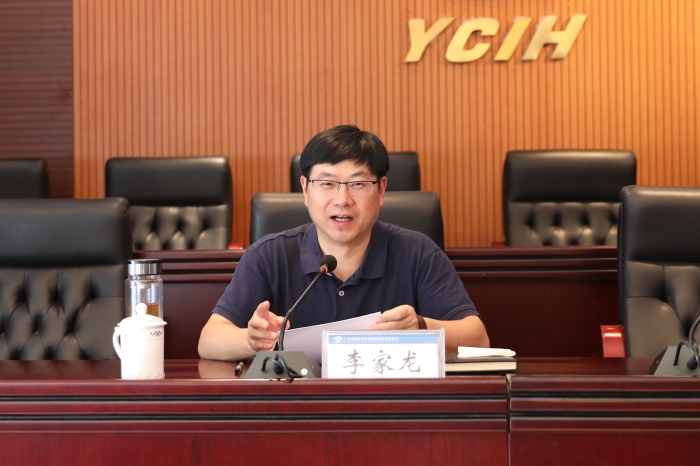 李家龍到公司講授“不忘初心、牢記使命”主題教育專題黨課