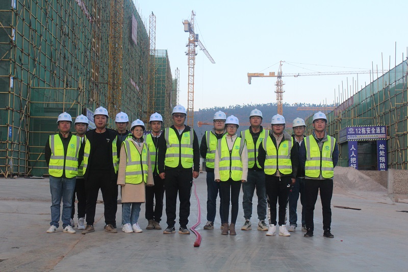 公司龍湖二期項目主體結構順利封頂