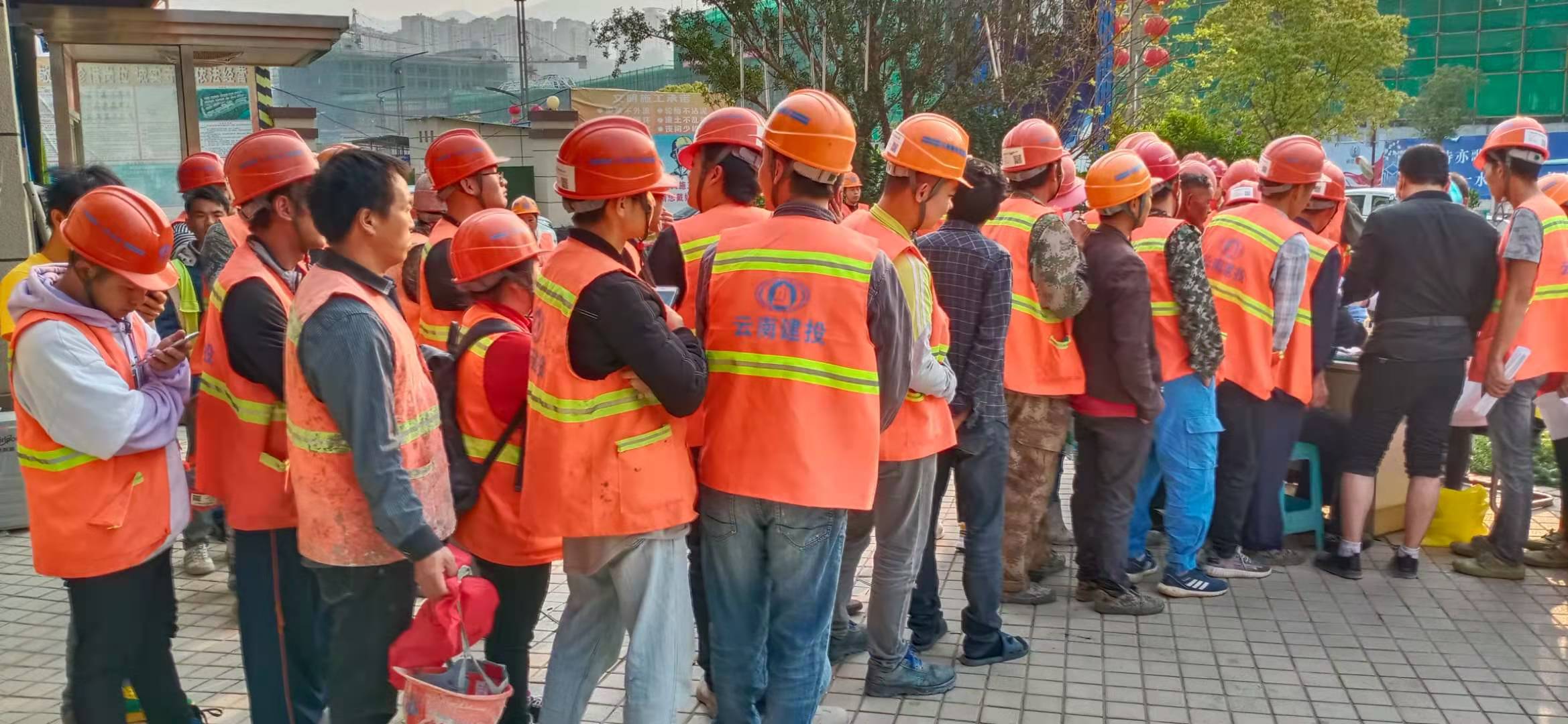 開遠碧桂園項目免費為農民工進行健康體檢