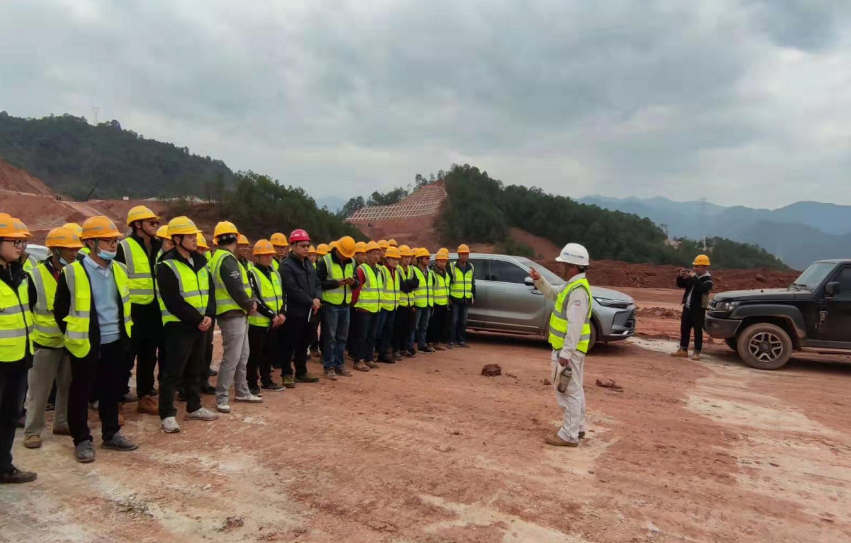云蘭高速公路十七分部項目一線開展培訓