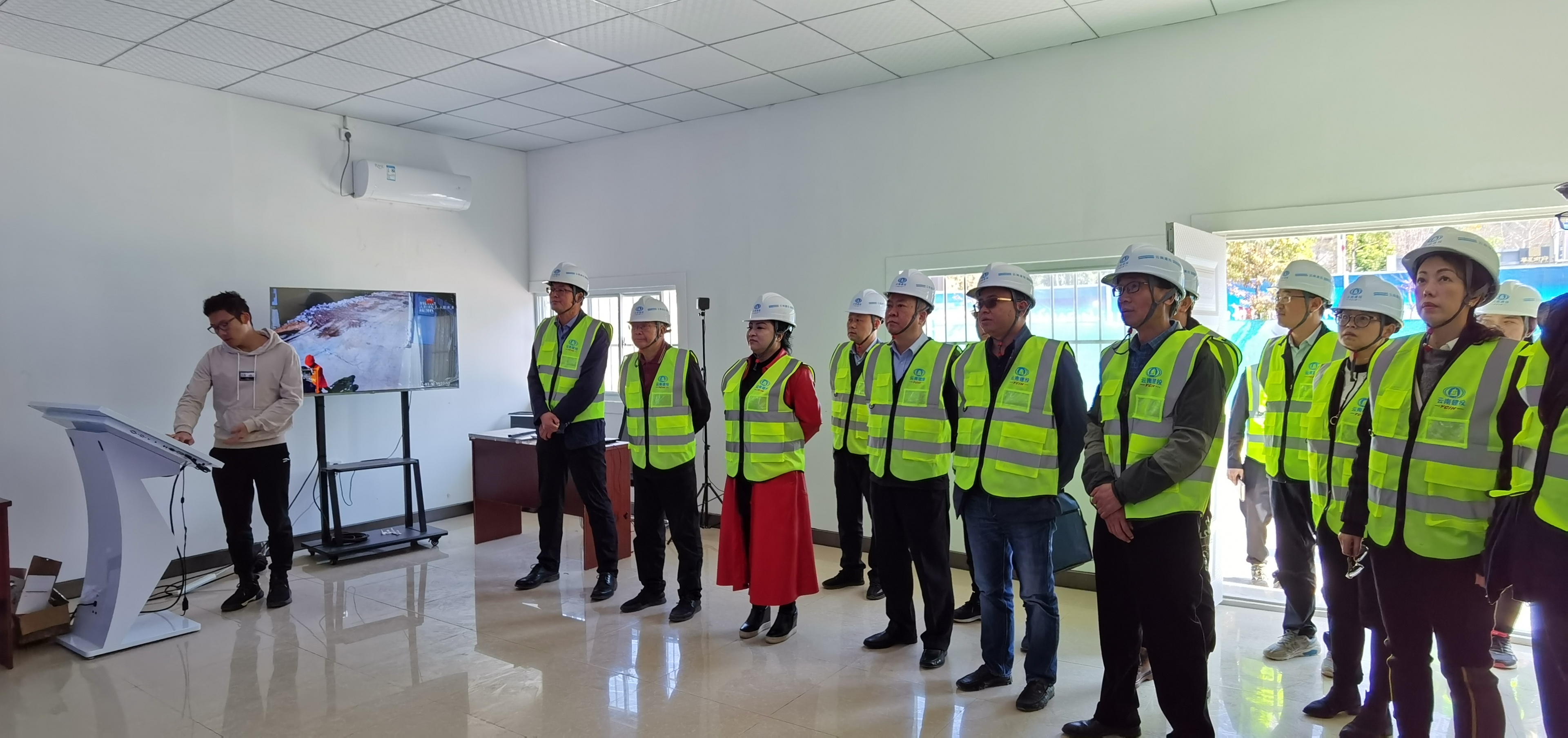 云南省建筑業協會會長吳明燕調研云南電網項目