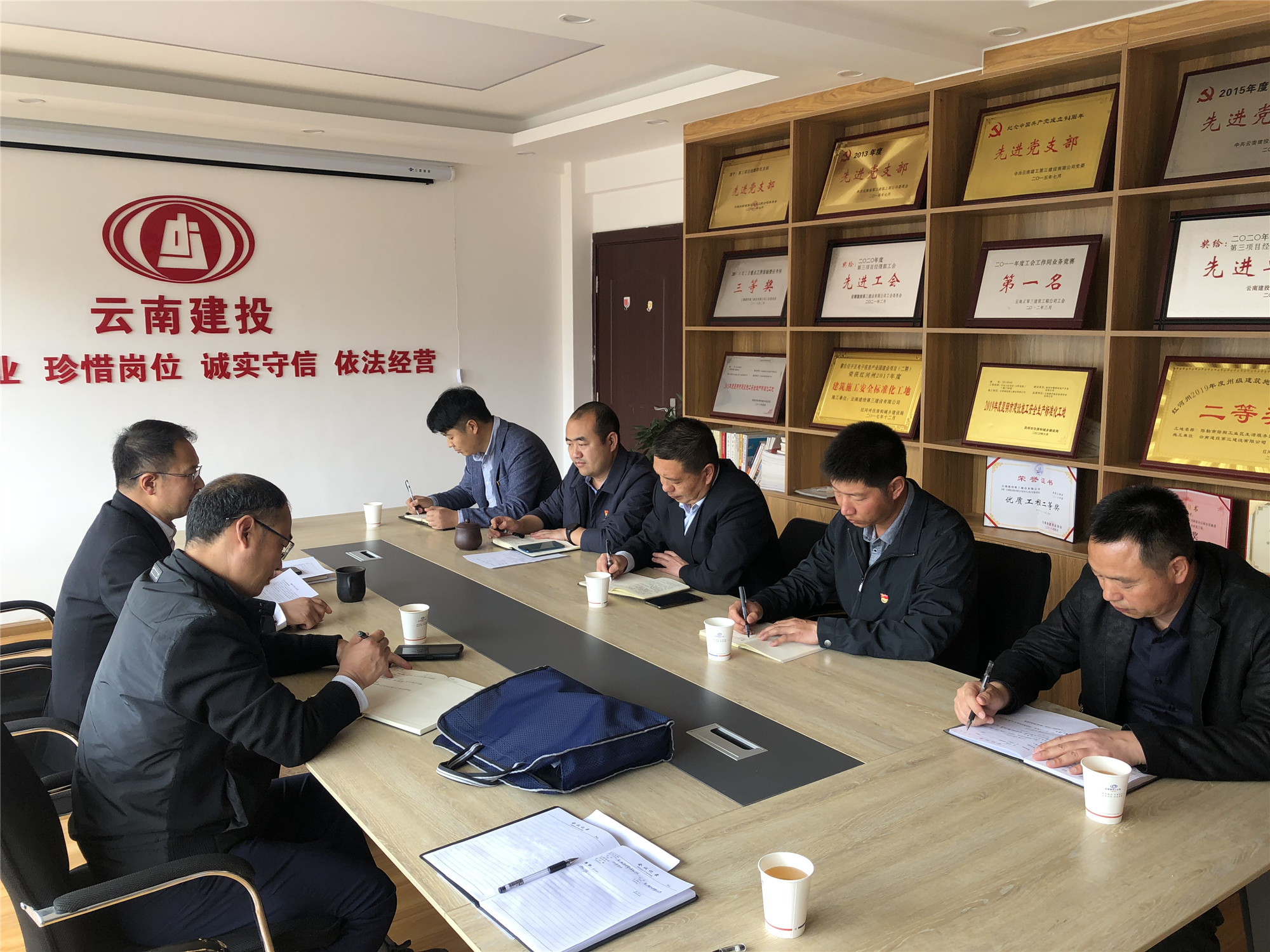 王長錄到第三項目經理部調研