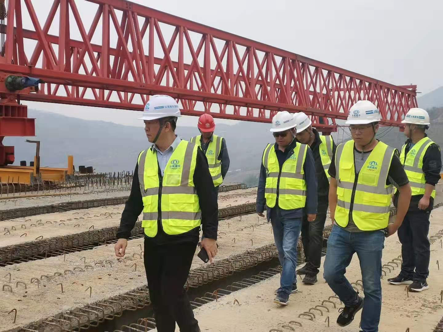 吳勇到施鏈高速公路十（二）分部調研