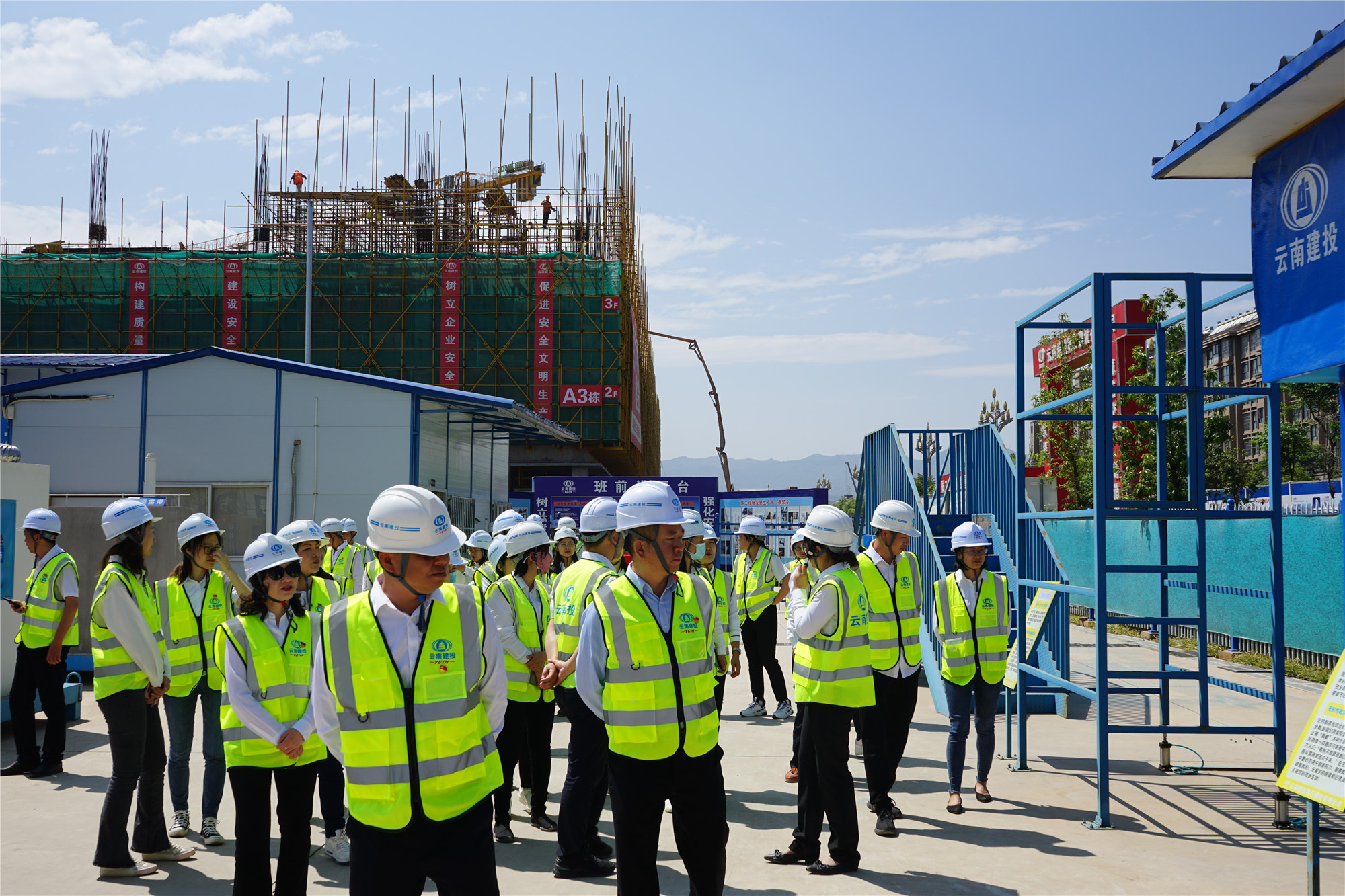 公司黨委組織各黨支部到支部規范化建設示范點參觀交流