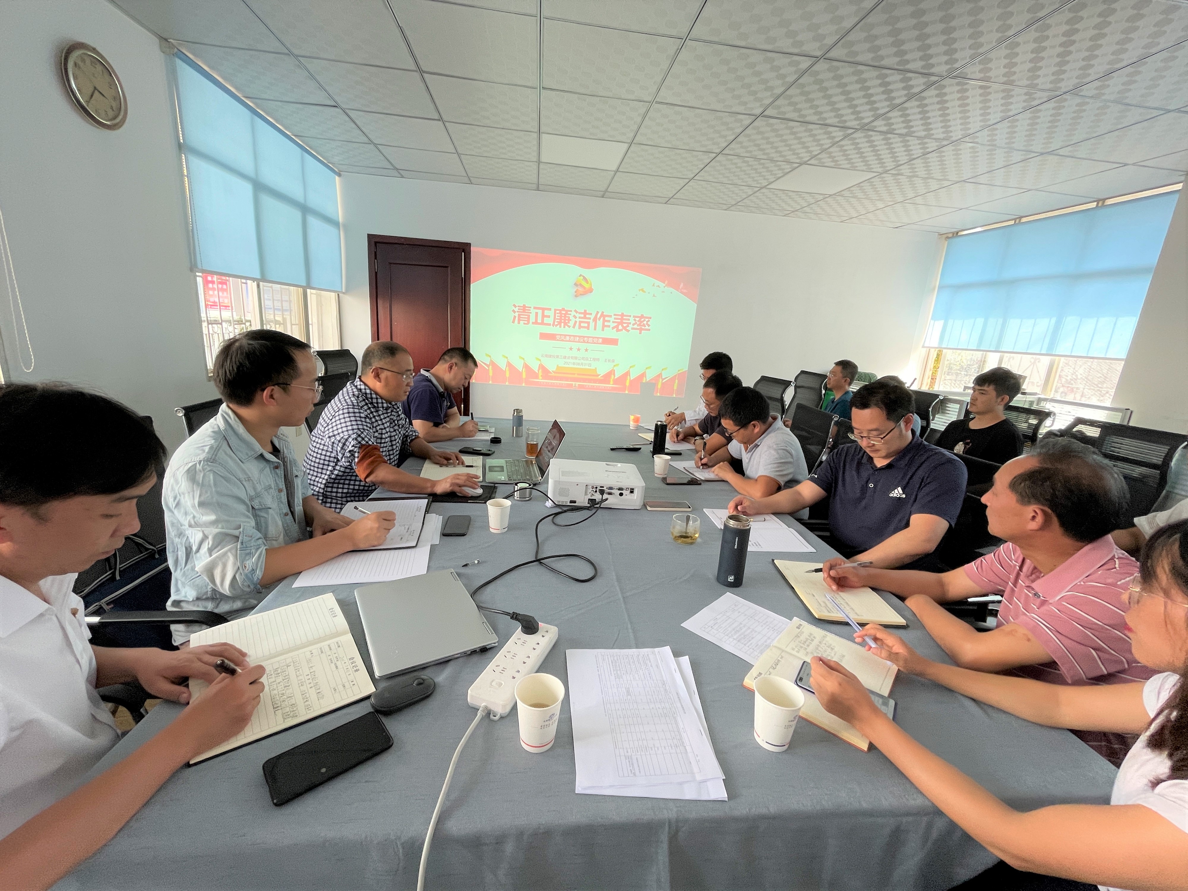 王長錄講授黨風(fēng)廉政建設(shè)專題黨課