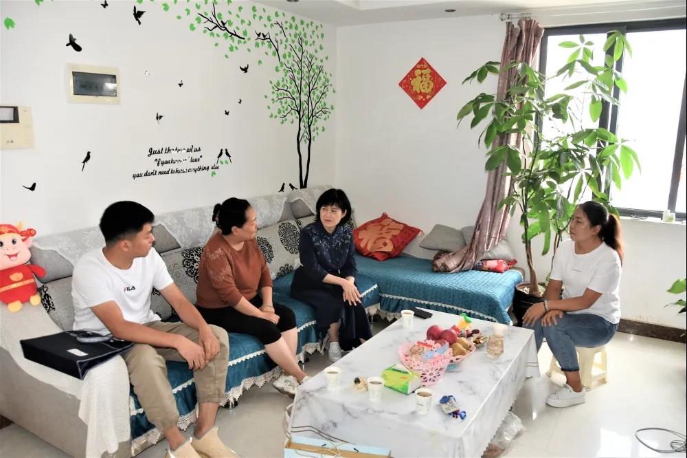 公司工會(huì)開展雙節(jié)走訪慰問境外項(xiàng)目職工家屬活動(dòng)