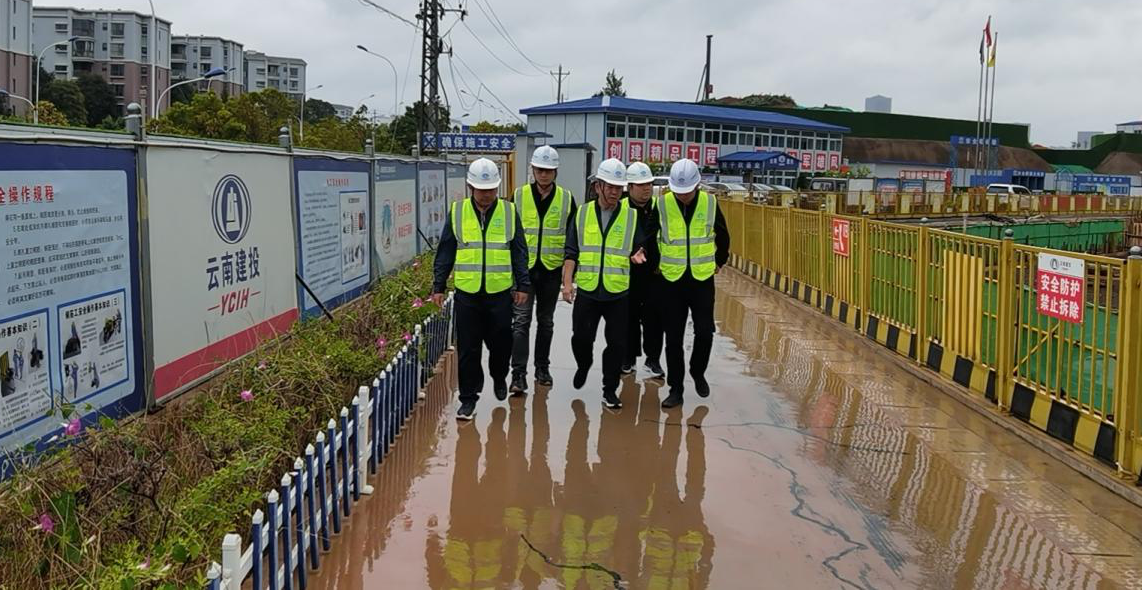 吳勇調(diào)研云南昆明血液中心呈貢項(xiàng)目