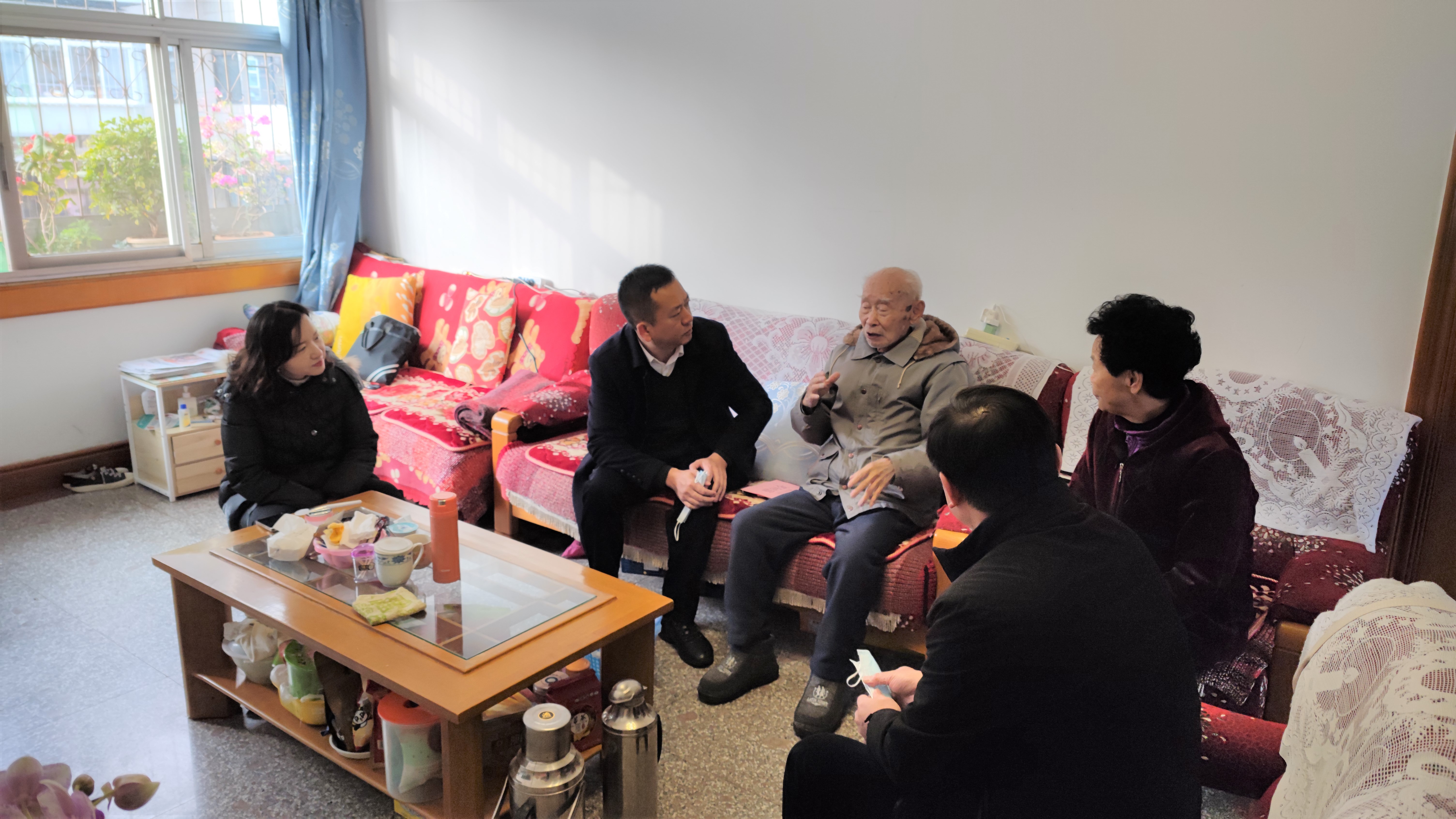 公司領(lǐng)導(dǎo)走訪慰問離退休干部！