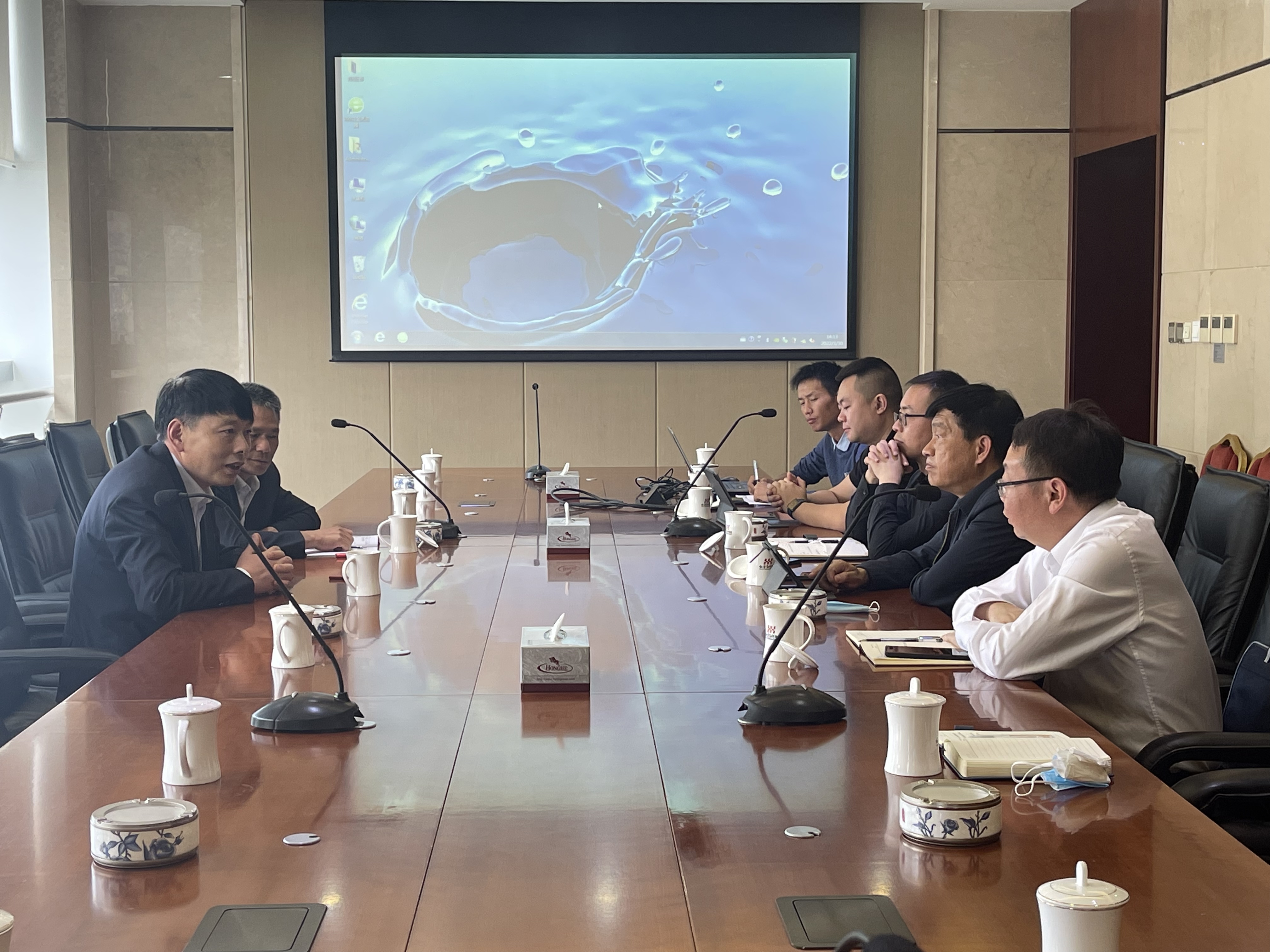 公司與紅云紅河集團開展交流座談