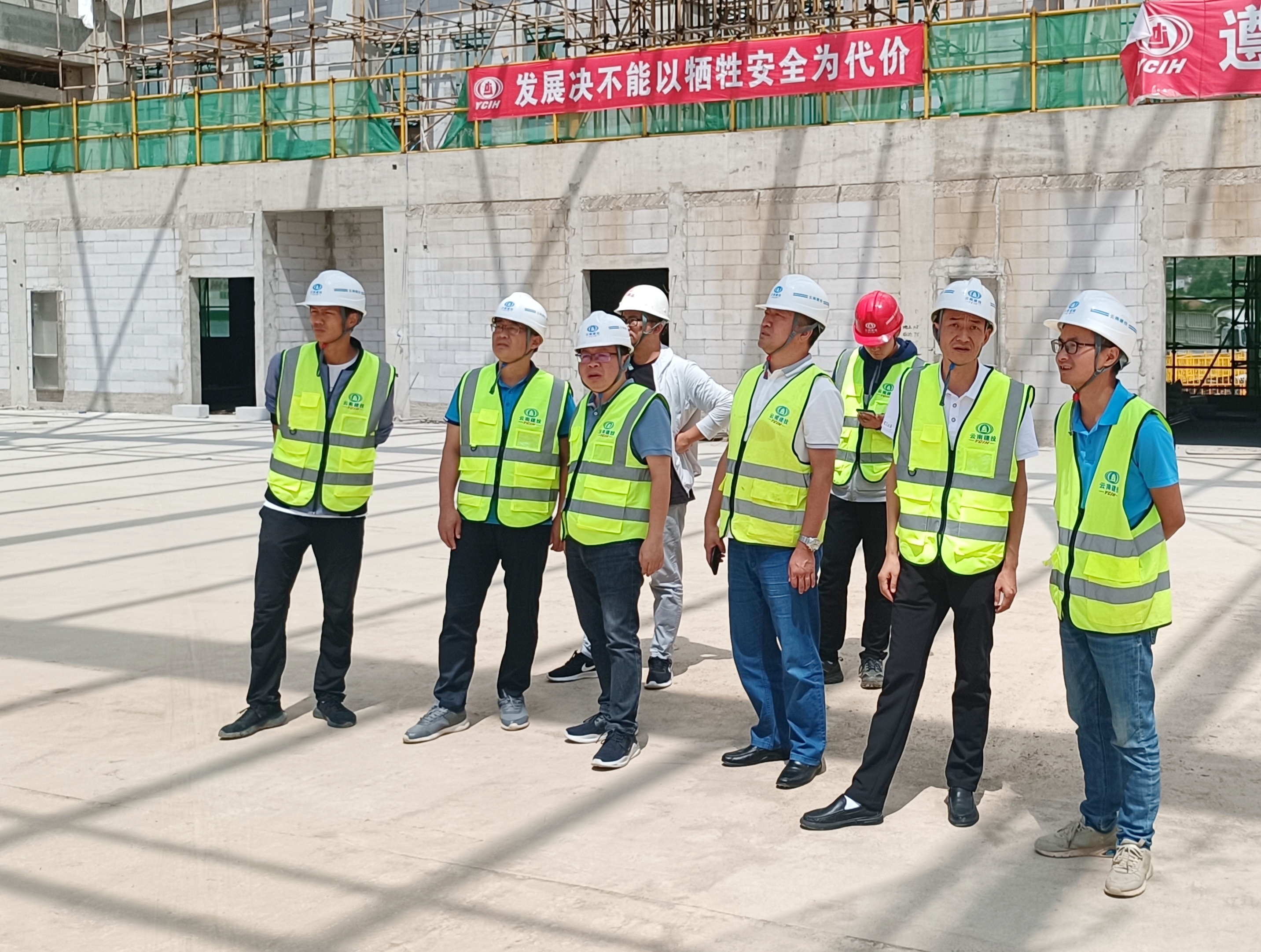 王長錄到昆明卷煙工商物流一體化建設項目檢查指導