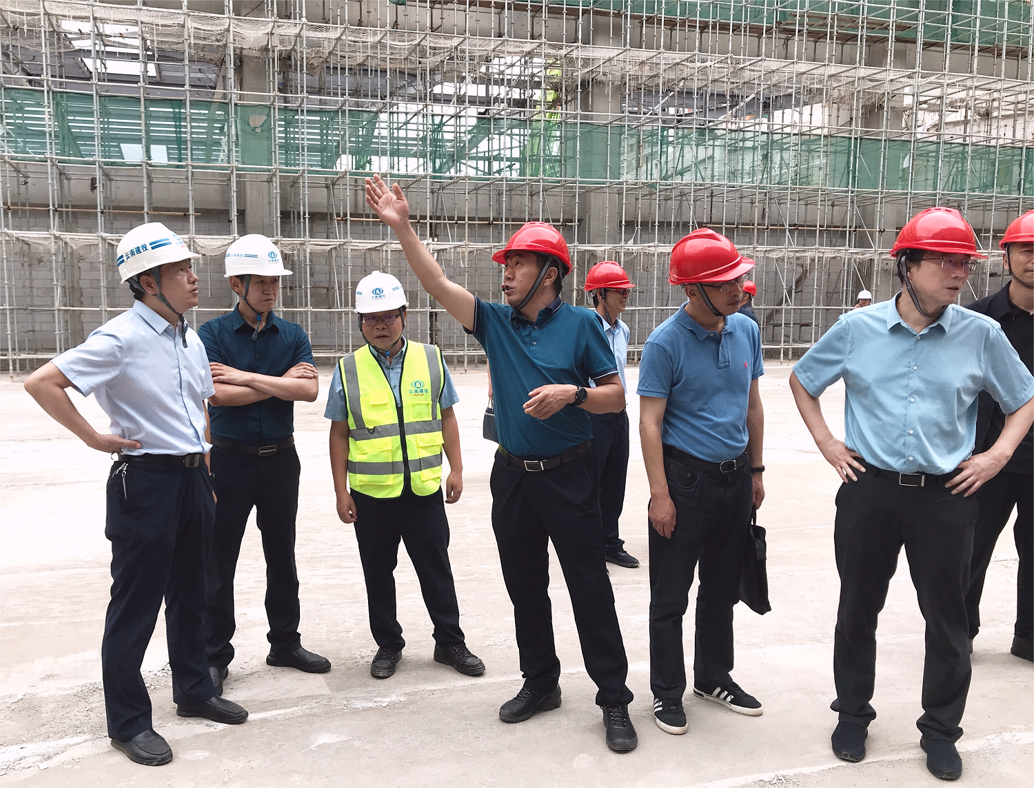 王志江一行到昆明卷煙工商物流一體化建設(shè)項(xiàng)目檢查指導(dǎo)