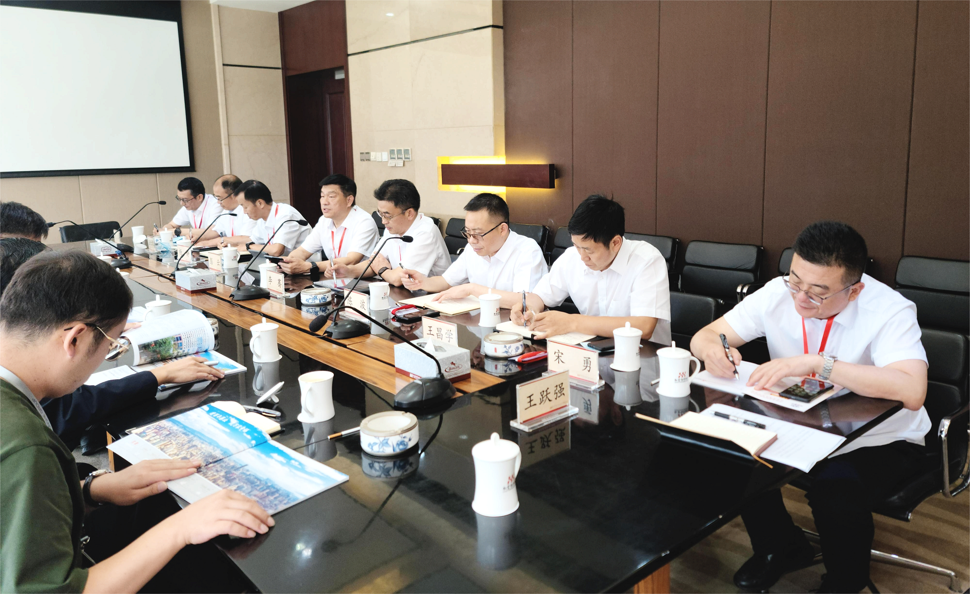 公司與紅云紅河煙草(集團(tuán))有限責(zé)任公司交流座談