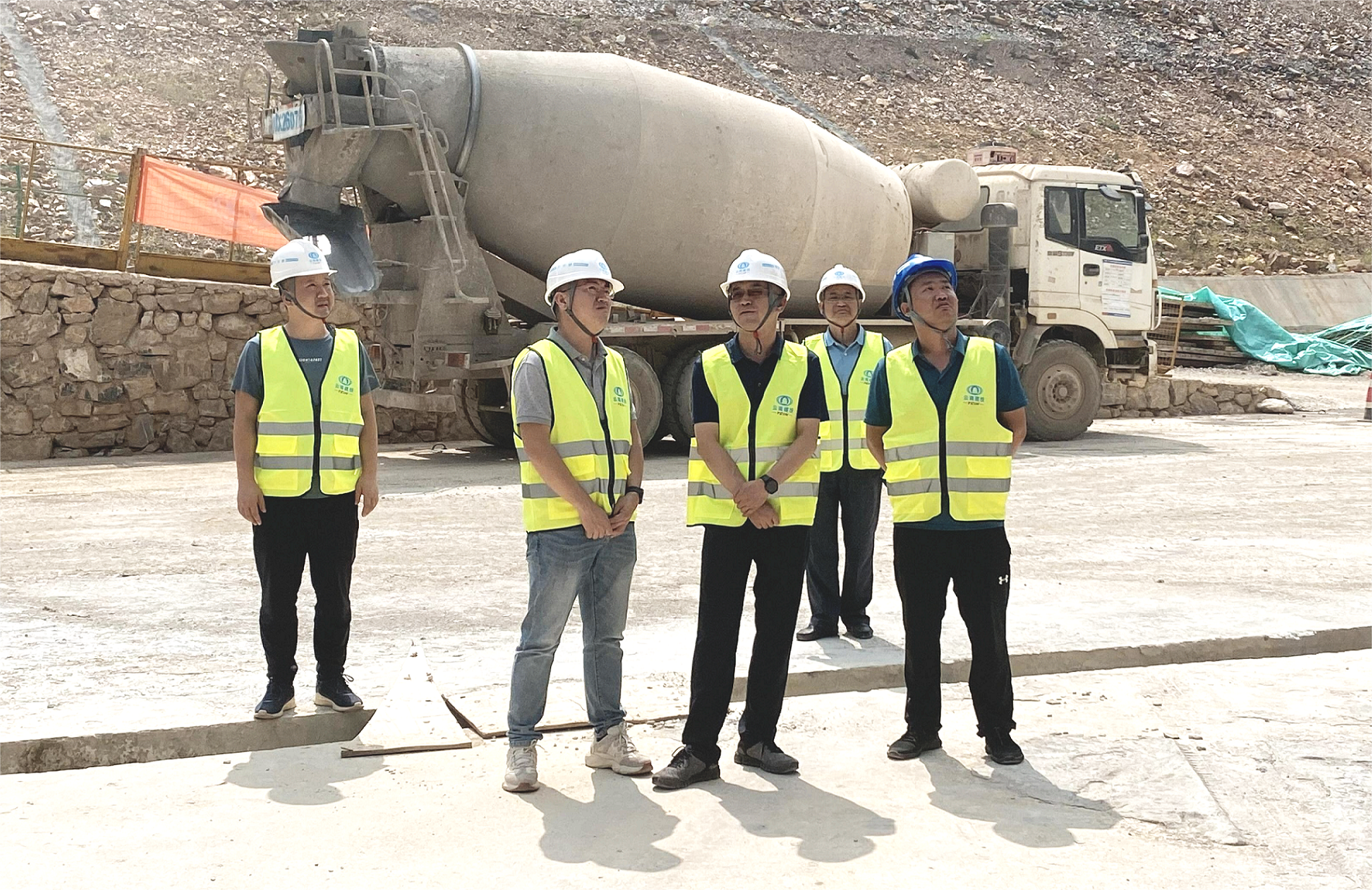 李騫到那興高速公路項(xiàng)目土建六分部檢查指導(dǎo)