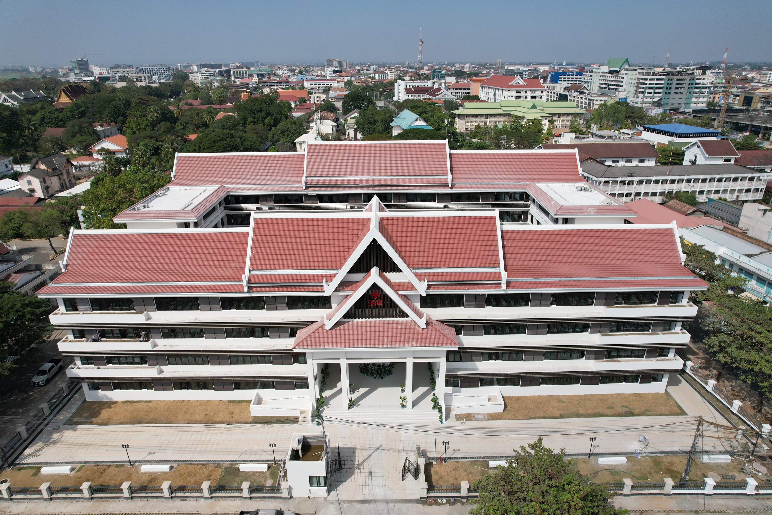 援老撾萬象市皮瓦中學項目順利通過竣工驗收