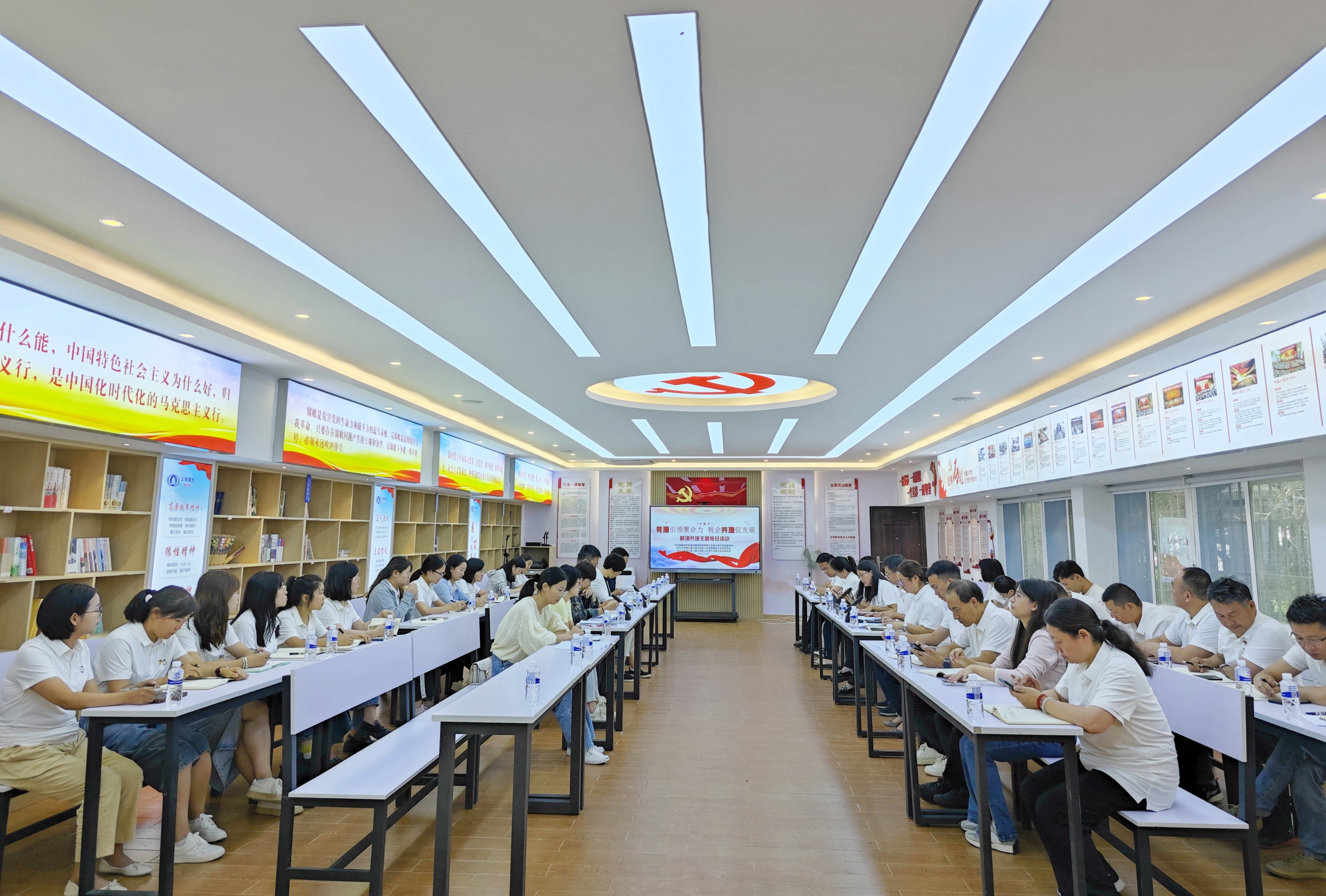 黨建引領聚合力 稅企共建促發(fā)展