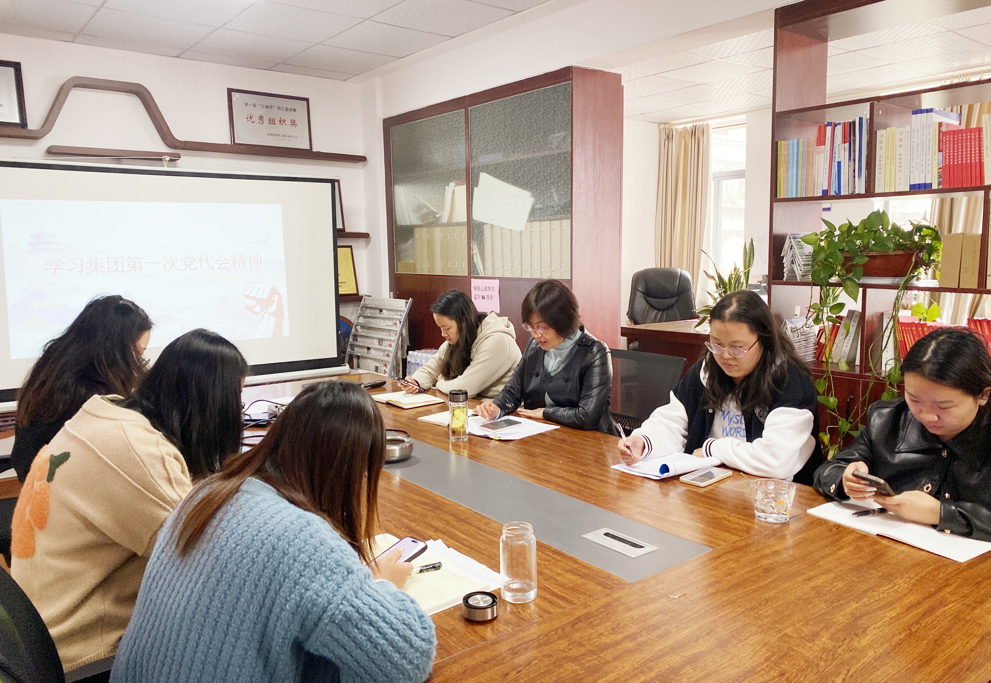 公司黨員熱議集團(tuán)第一次黨代會(huì)（一）