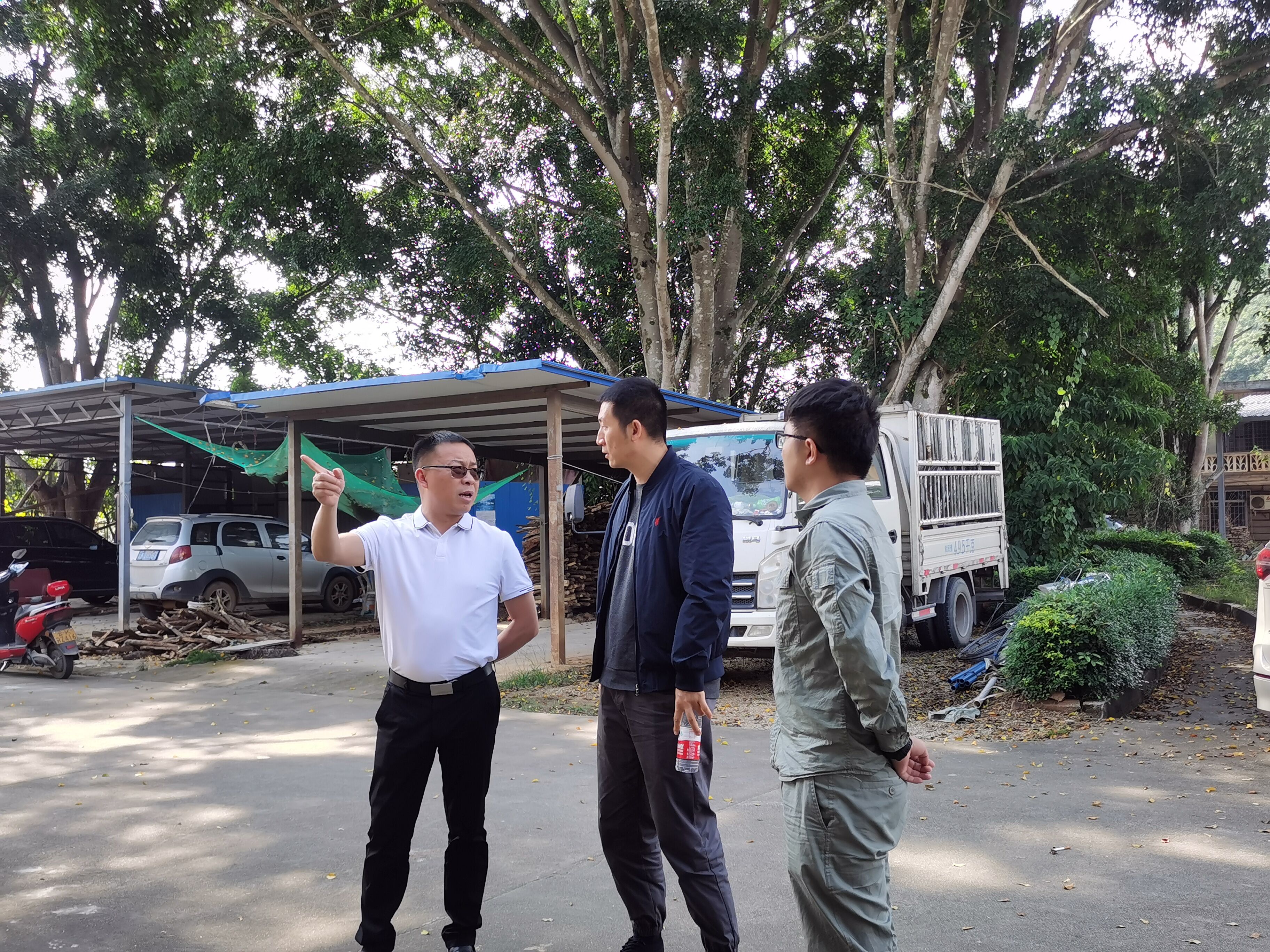 公司領(lǐng)導(dǎo)到西雙版納（農(nóng)墾）2022年電網(wǎng)改造工程調(diào)研