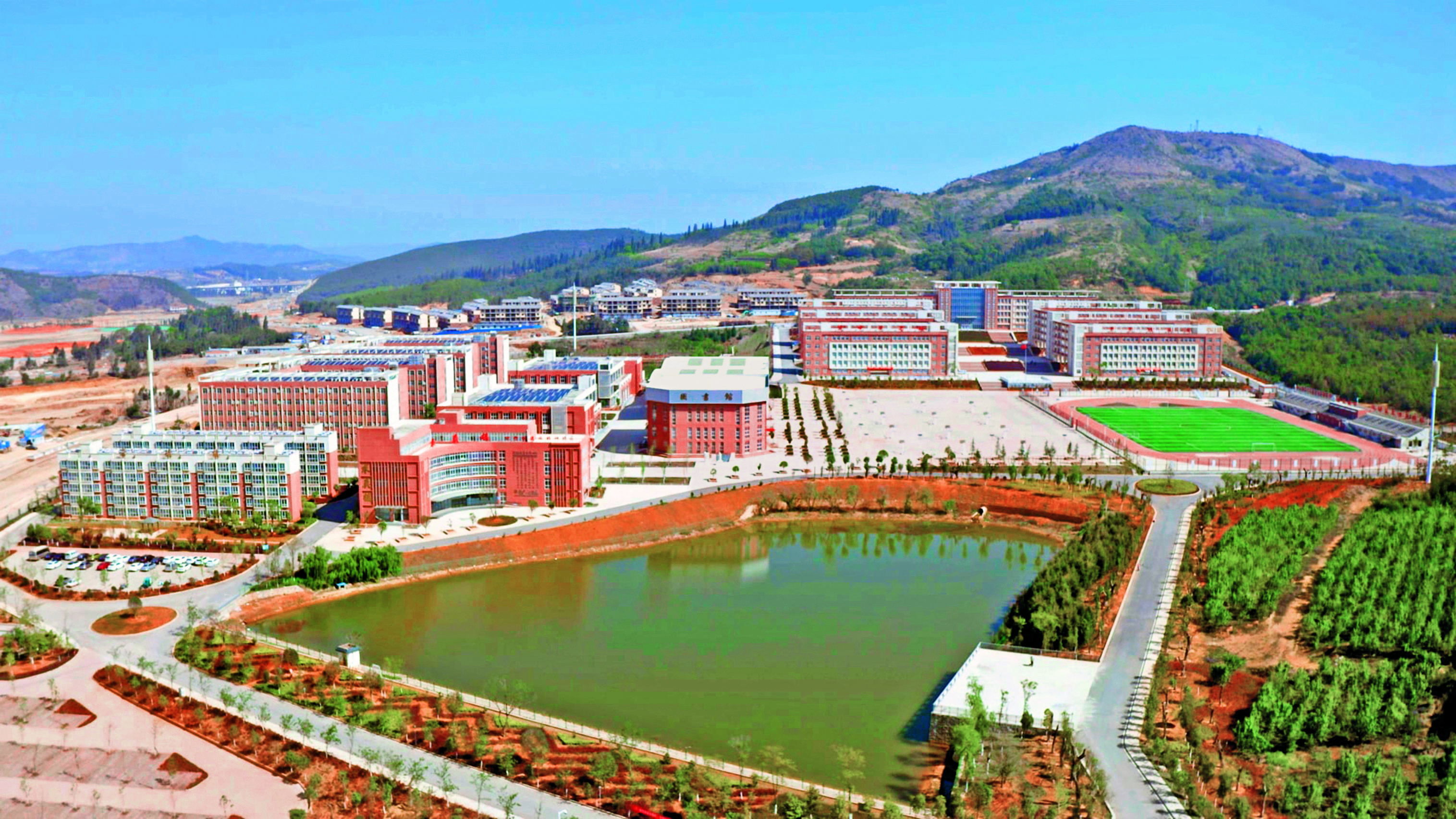 曲靖馬龍龍翔中學