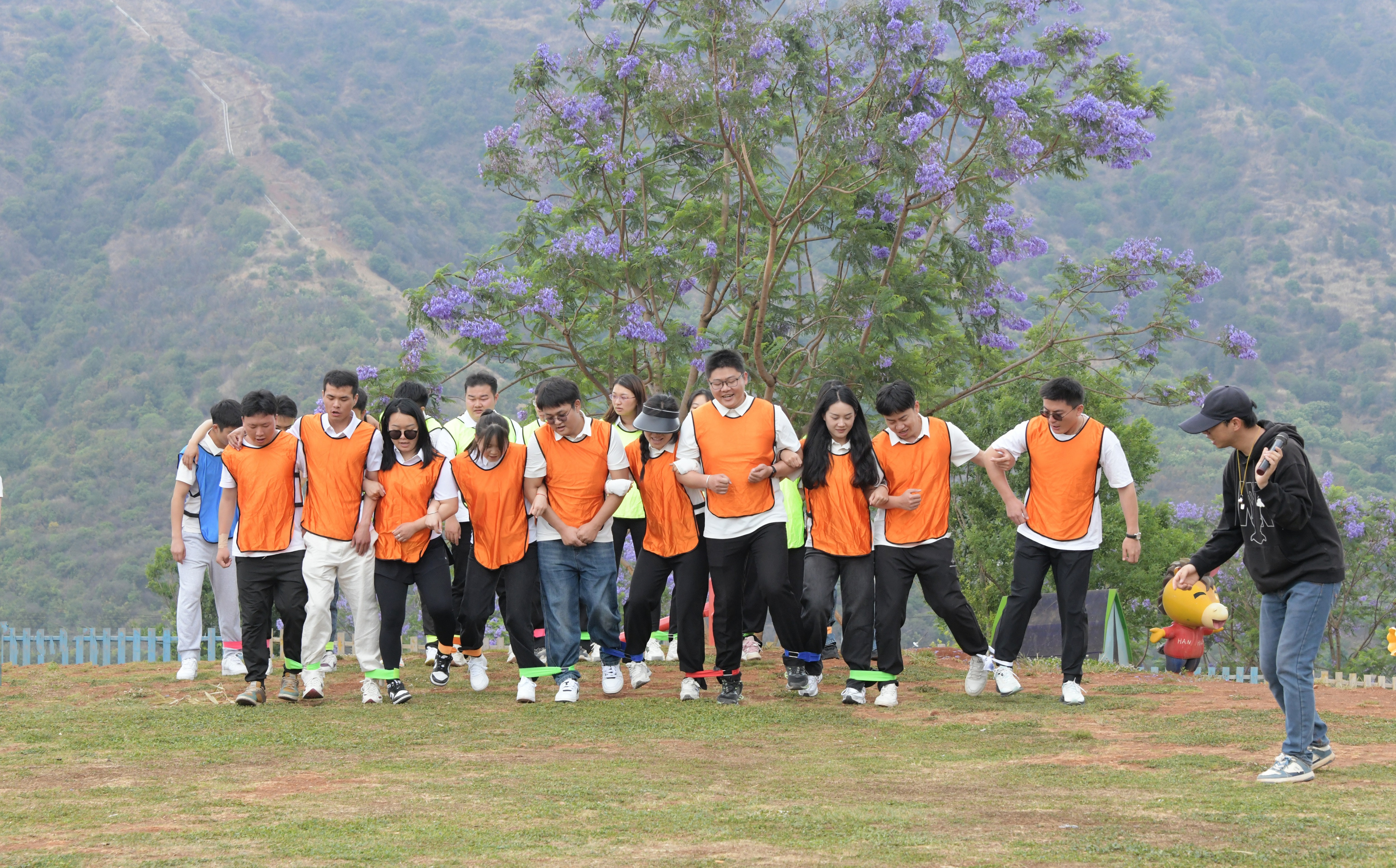 公司團(tuán)委組織開展“五四”青年戶外拓展活動(dòng)