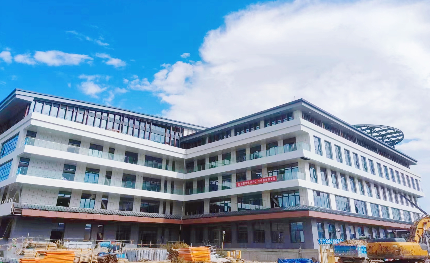 省委督查室工作組調(diào)研麗江市急危重癥救治中心建設(shè)項(xiàng)目