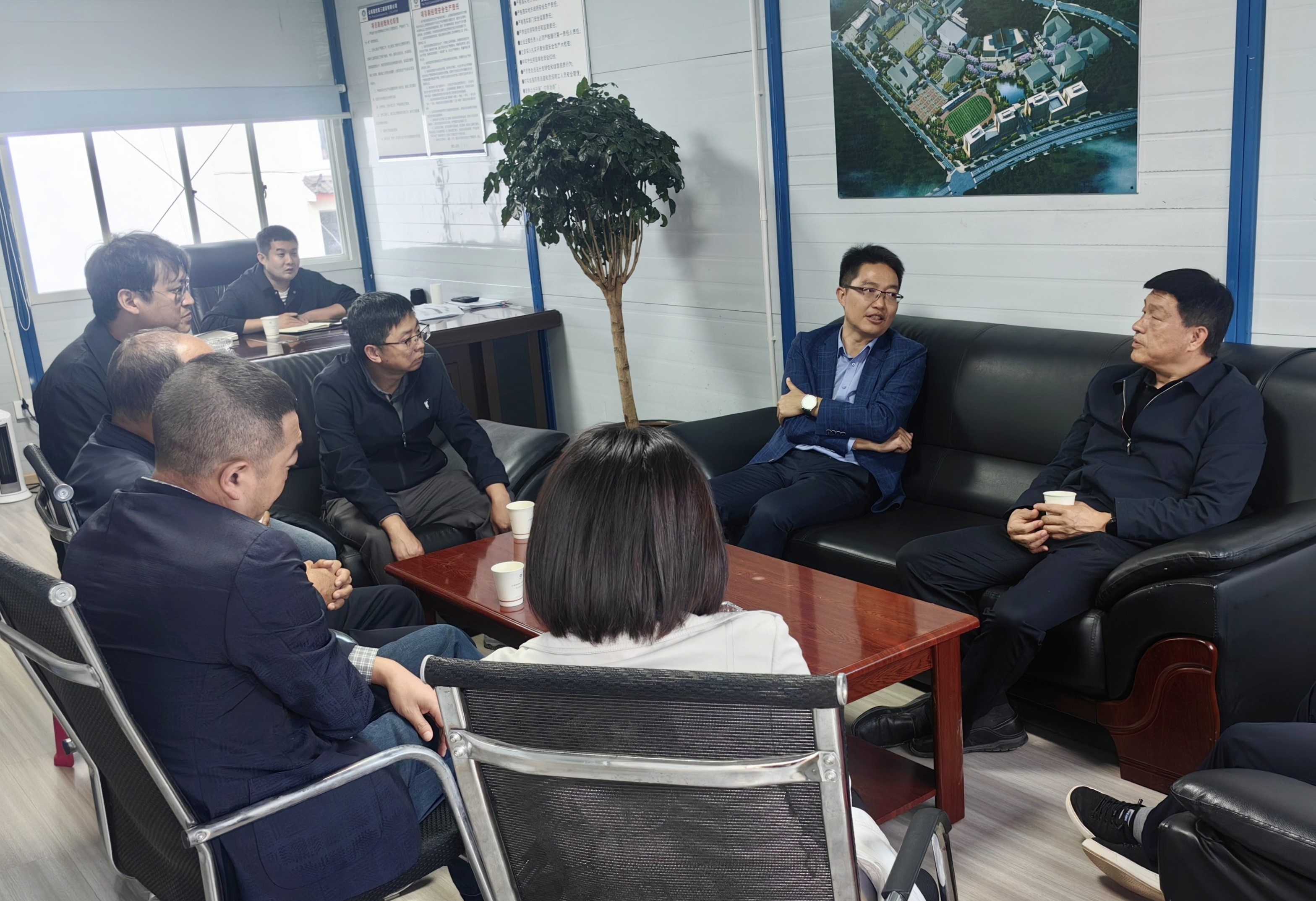 彭云一行到麗江師專項(xiàng)目（C區(qū)）檢查指導(dǎo)