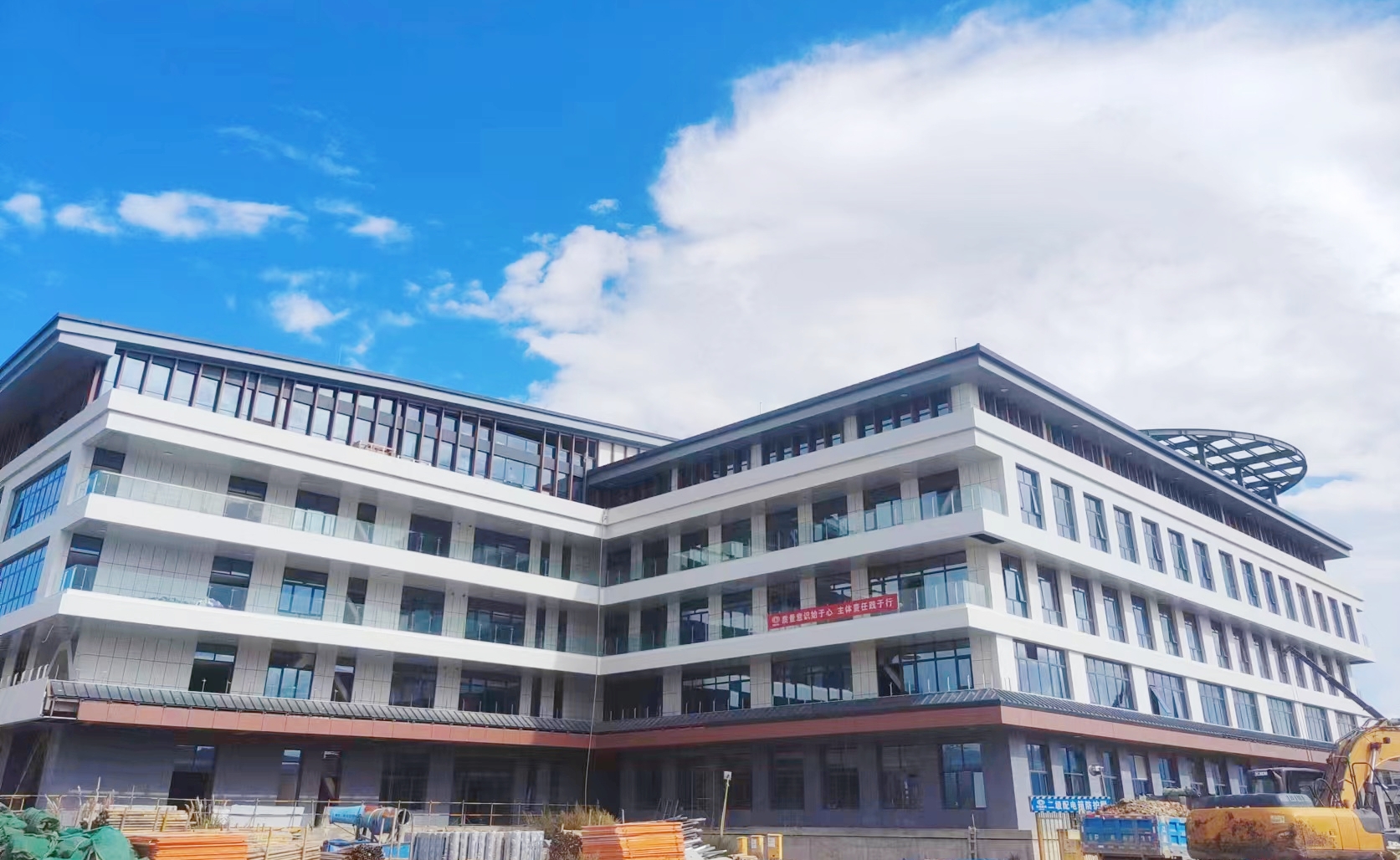 云南省發(fā)改委工作組調(diào)研麗江市急危重癥救治中心建設(shè)項(xiàng)目