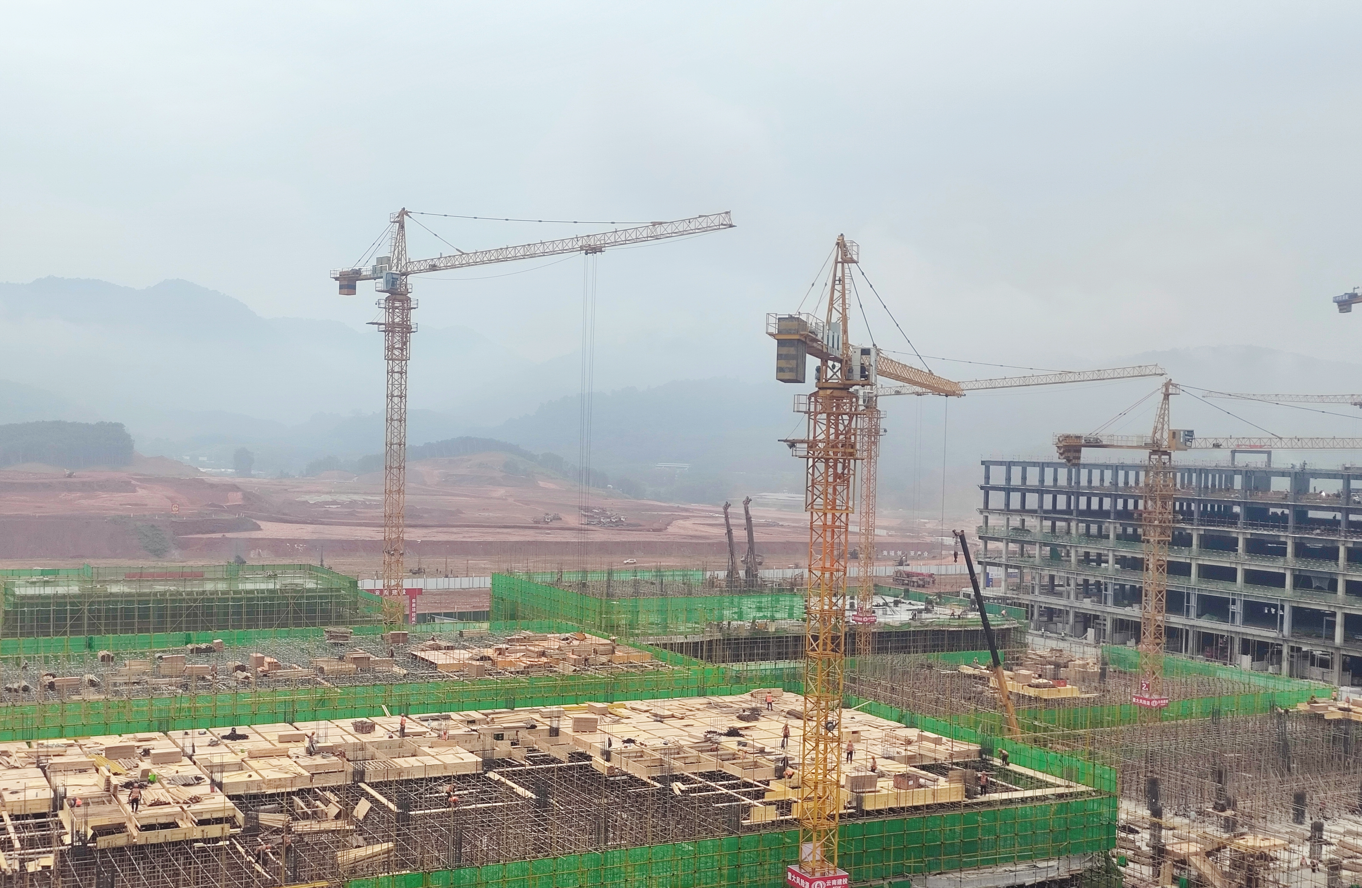 集團(tuán)經(jīng)營(yíng)總監(jiān)吳勇到磨憨國(guó)貿(mào)流通加工產(chǎn)業(yè)園項(xiàng)目檢查指導(dǎo)