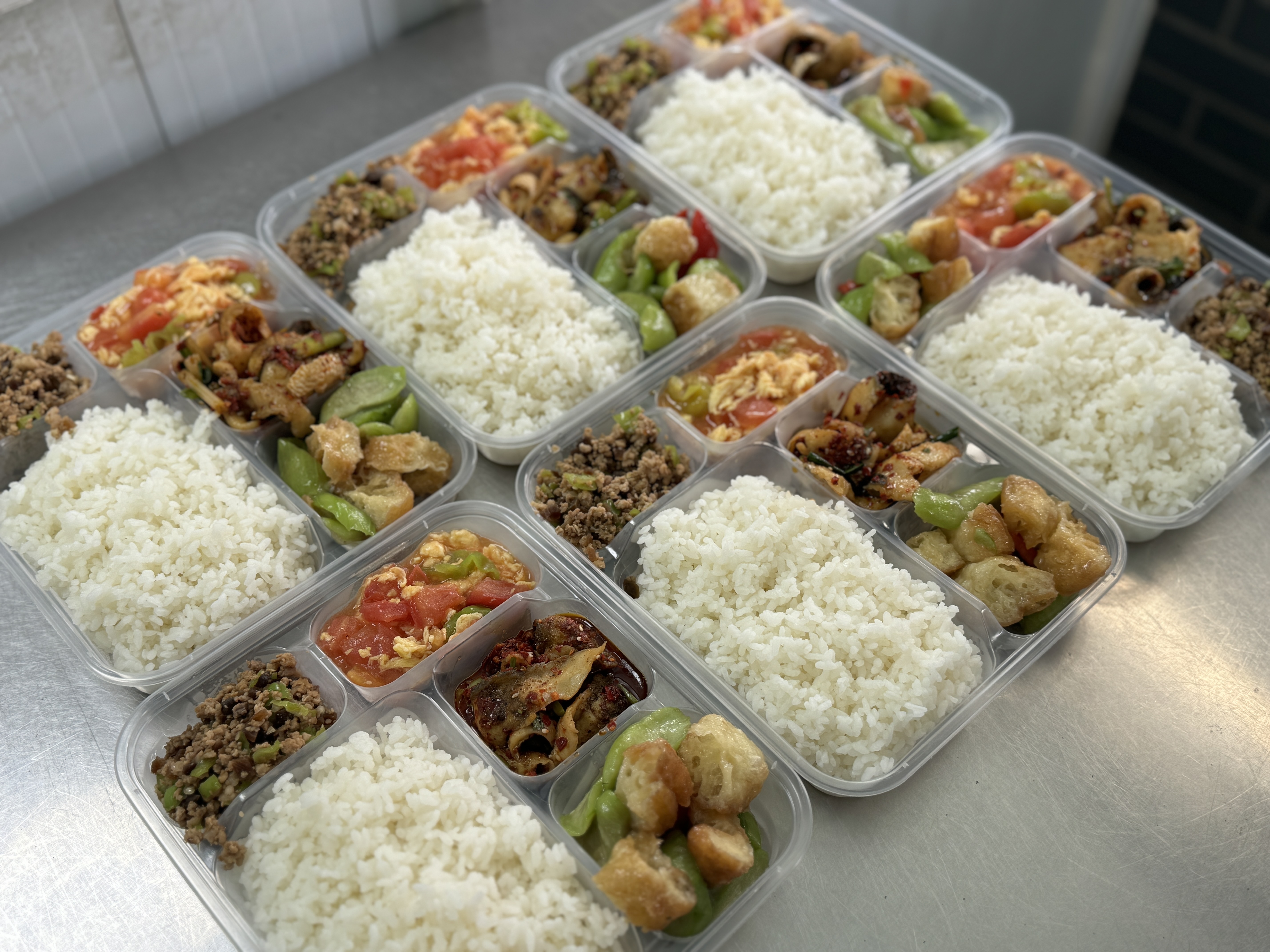 建篆新食堂 辦民生“食”事