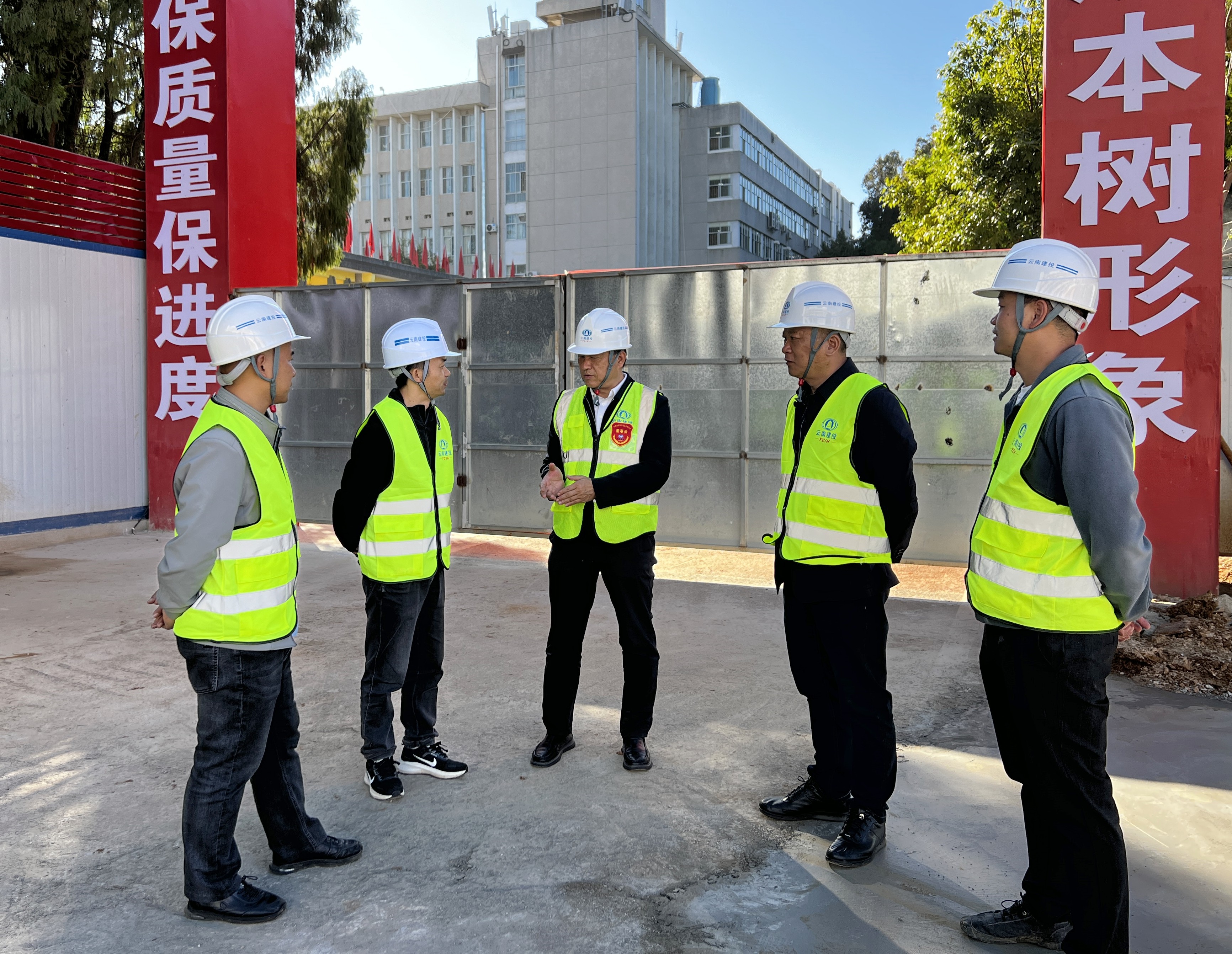 彭云到昆明理工大學有色金屬冶金先進技術項目檢查指導