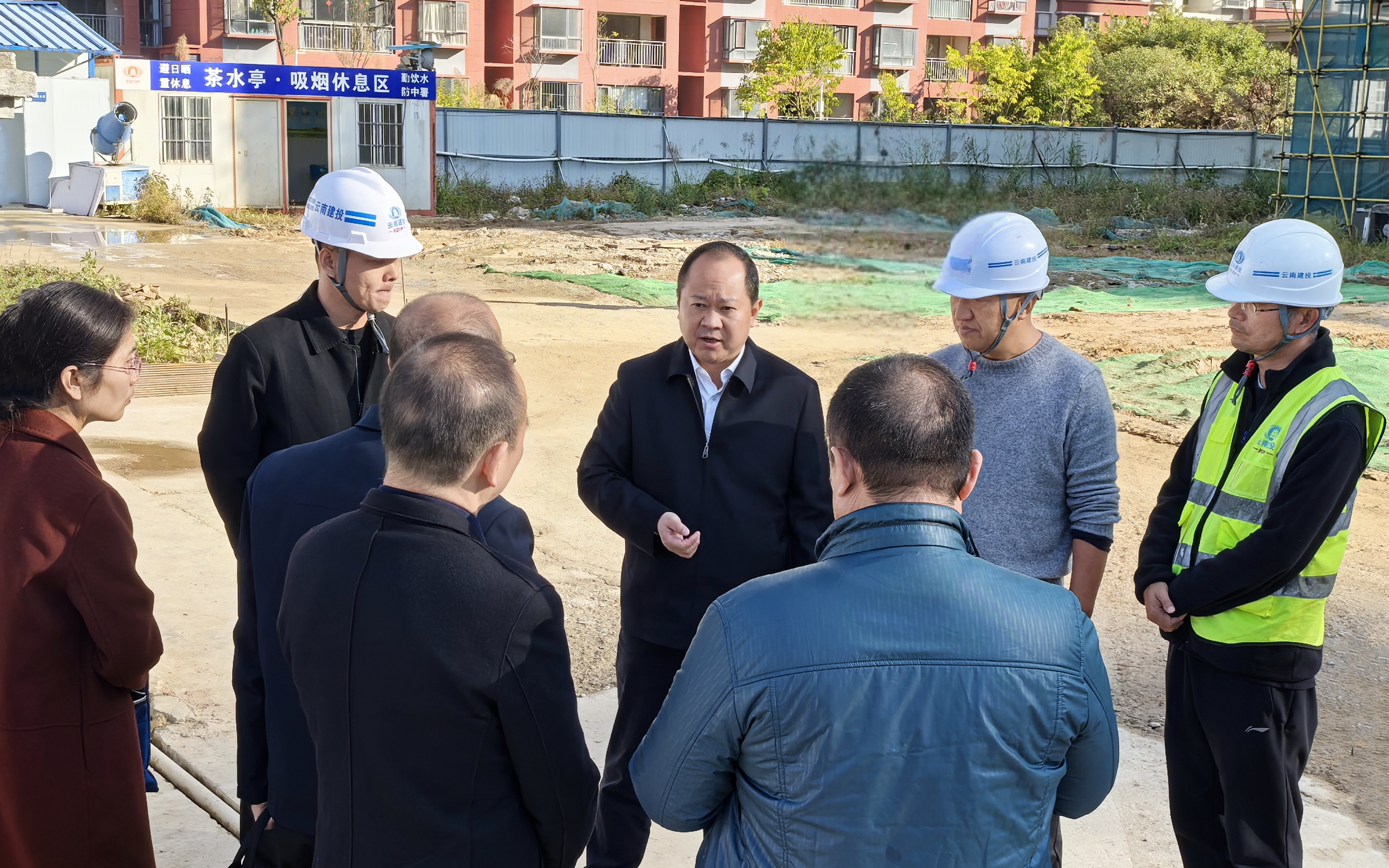 臨滄市副市長楊志廳到城南小學項目調(diào)研