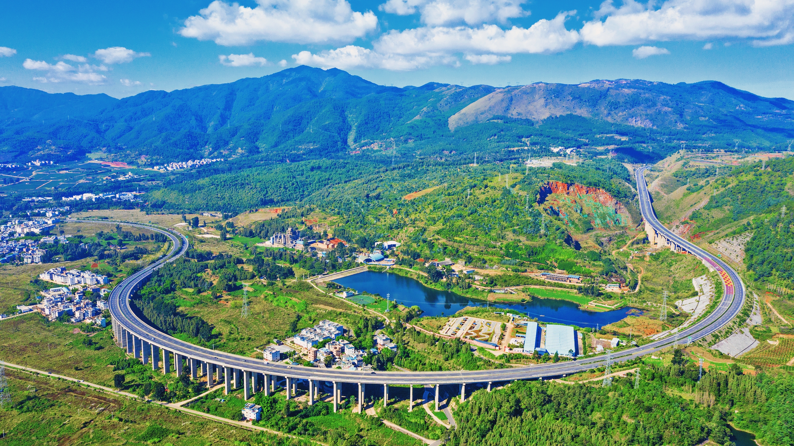 呈澄高速榮獲2023年度云南省市政基礎(chǔ)設(shè)施金杯示范工程一等獎